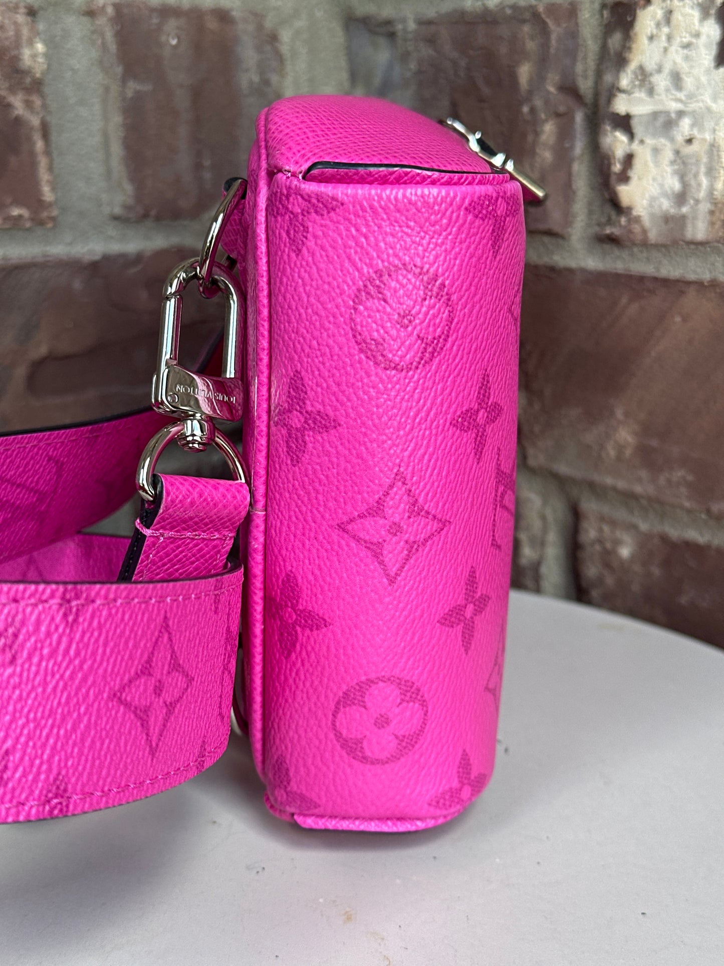 Louis Vuitton Outdoor Slingbag Monogram Taigarama 65534
