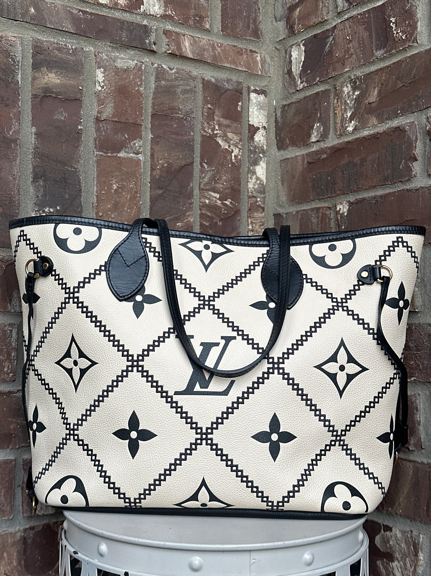 Louis Vuitton Neverfull NM Tote Monogram Empreinte Giant Broderies MM 43568
