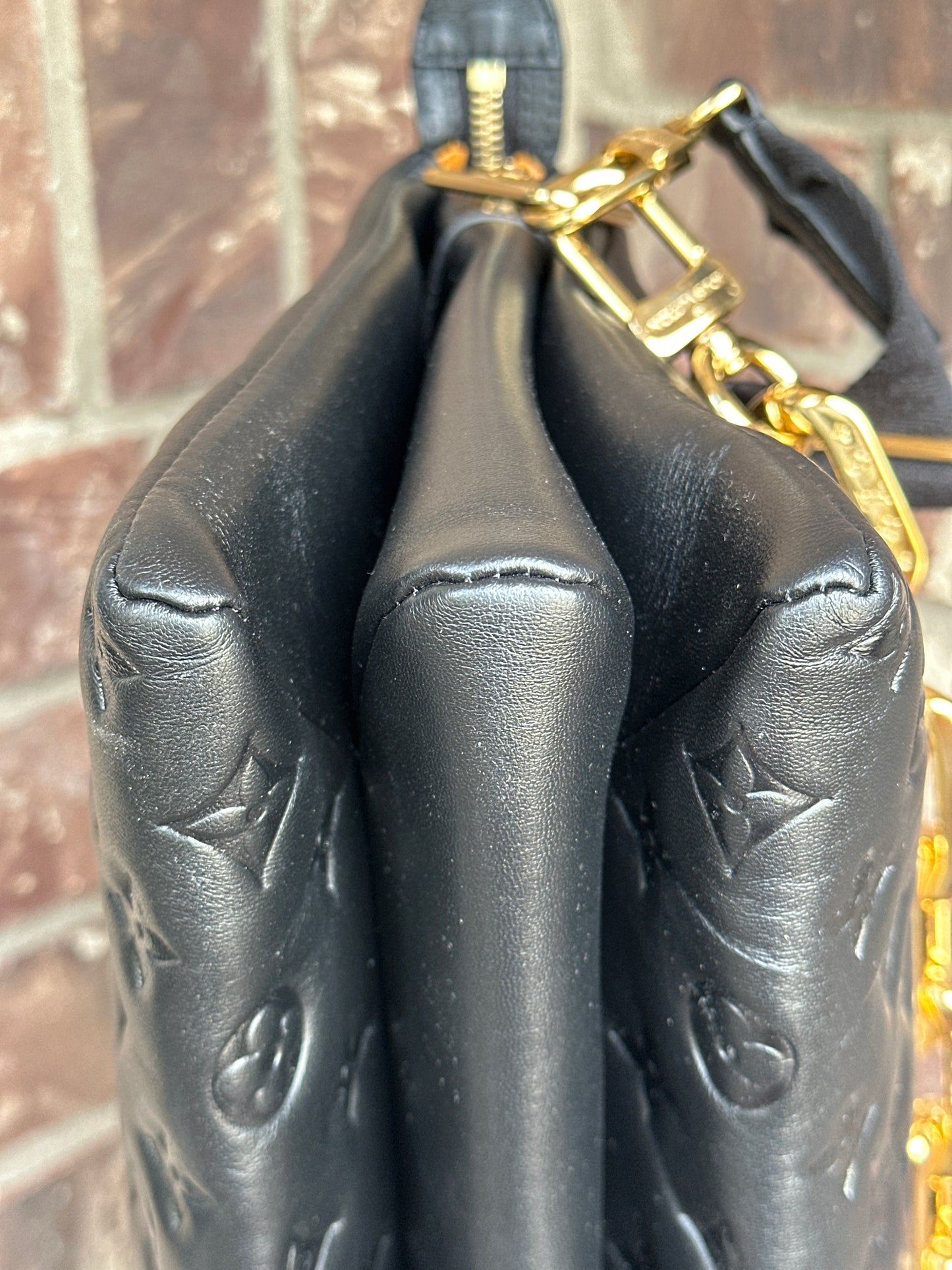 Louis Vuitton Coussin Embossed Lambskin MM 900021