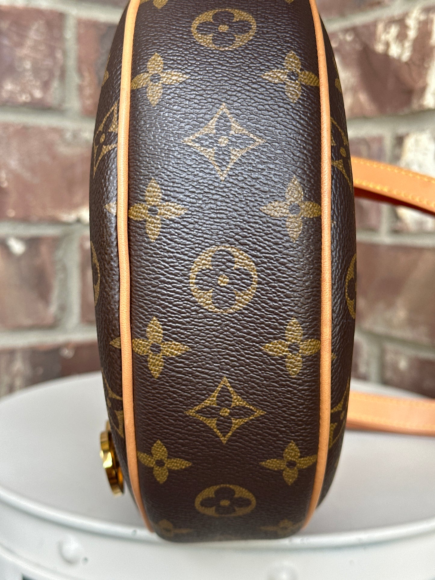 Louis Vuitton Loop Handbag Monogram Canvas 76778