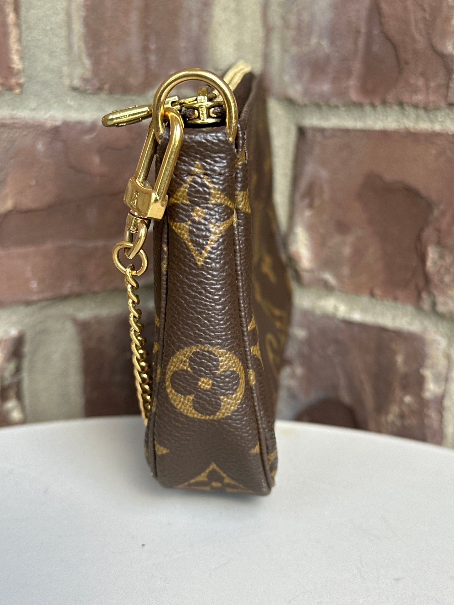 Louis Vuitton Mini Pochette 32467