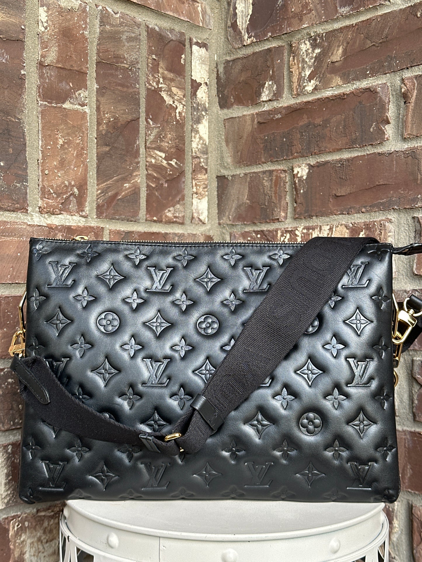 Louis Vuitton Coussin Embossed Lambskin MM 900021