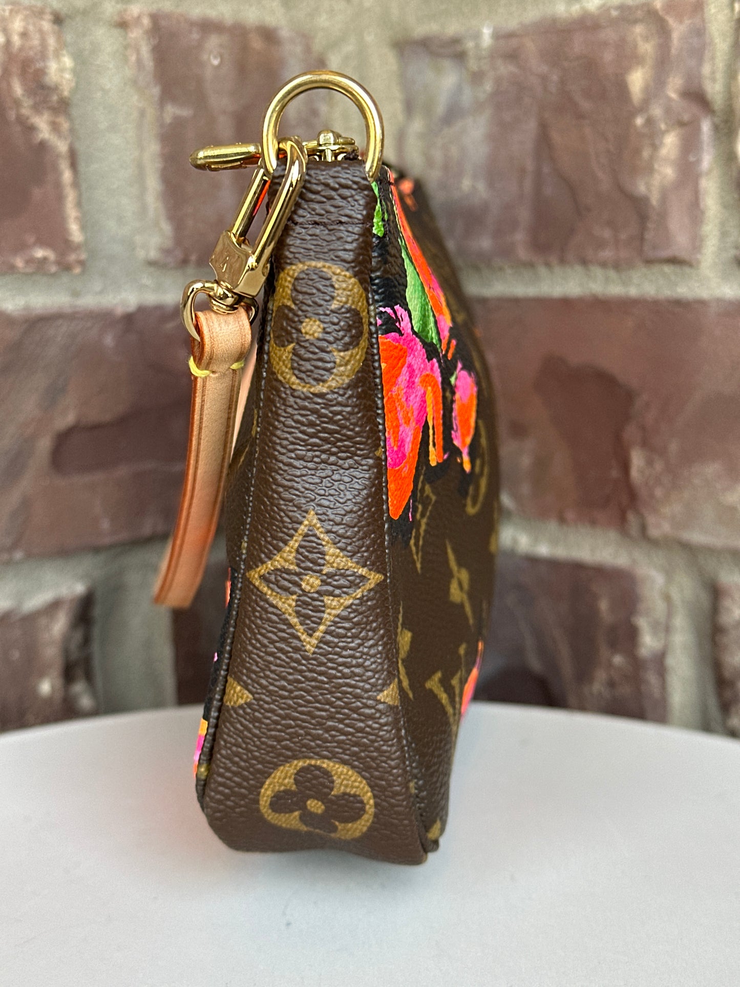 Louis Vuitton Pochette Accessoires Limited Edition Monogram Roses 78789
