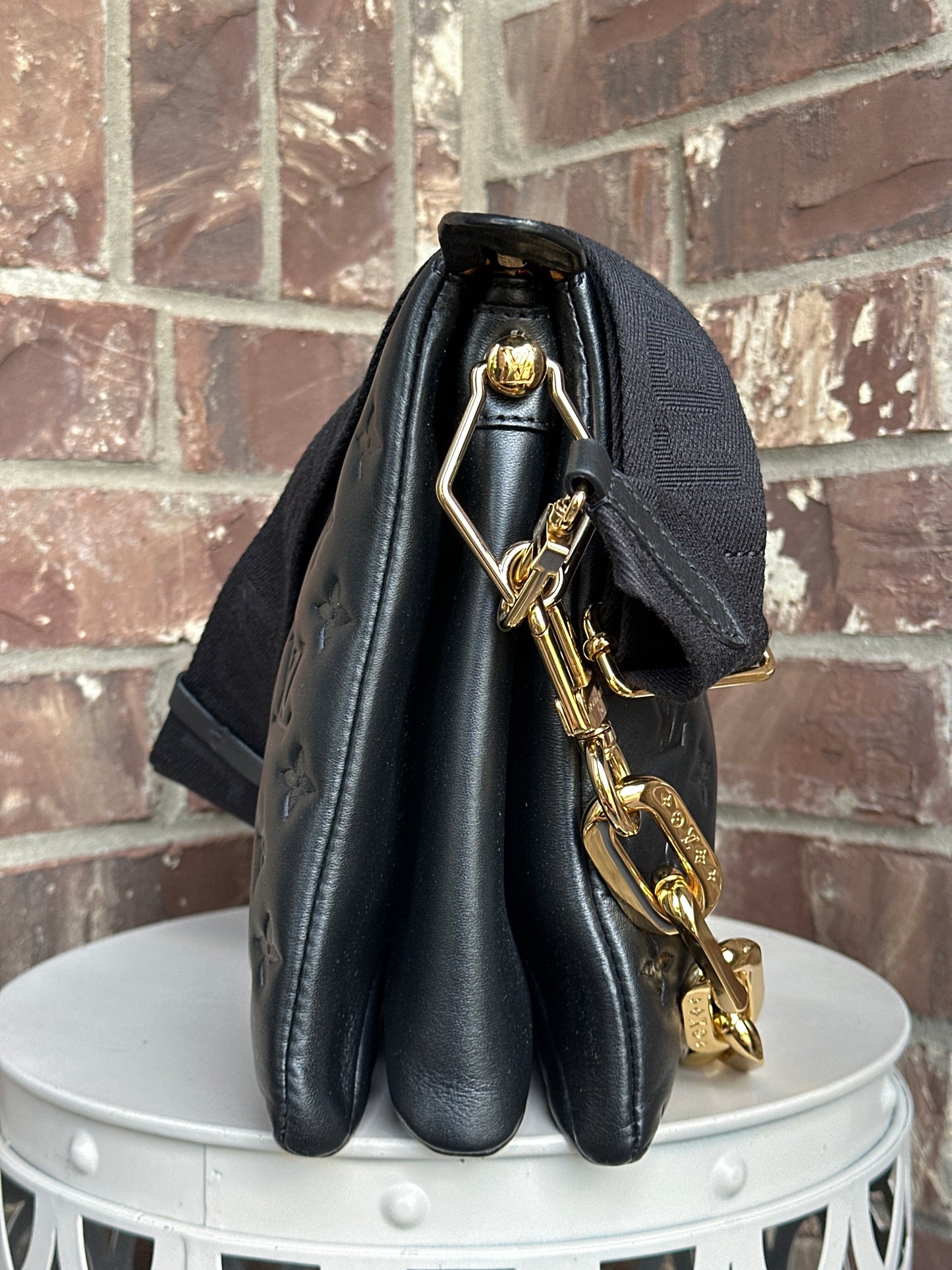 Louis Vuitton Coussin Embossed Lambskin MM 900021