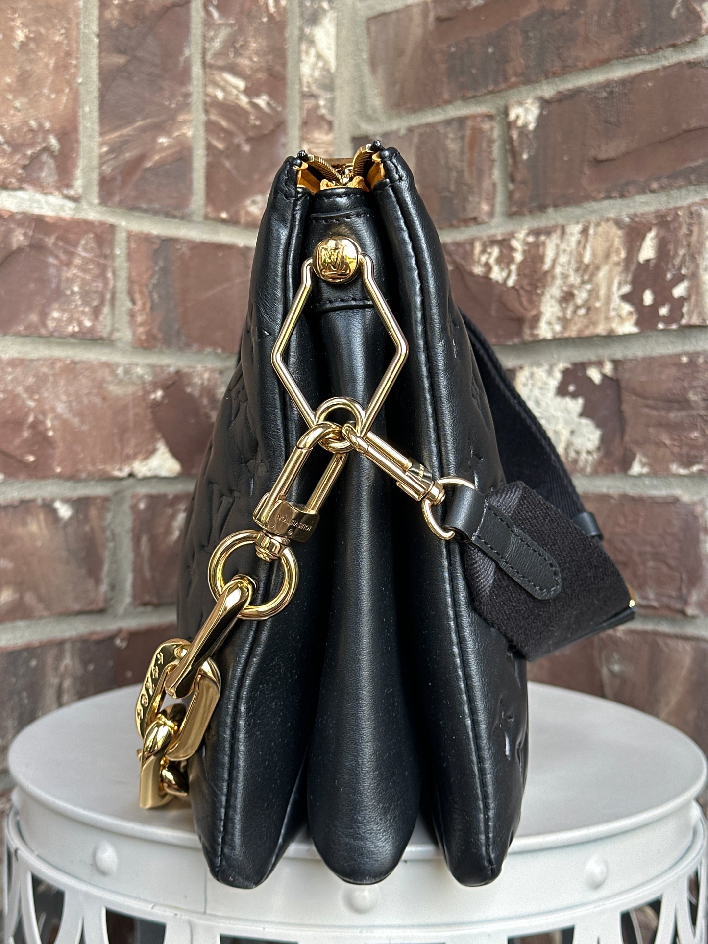 Louis Vuitton Coussin Embossed Lambskin MM 900021