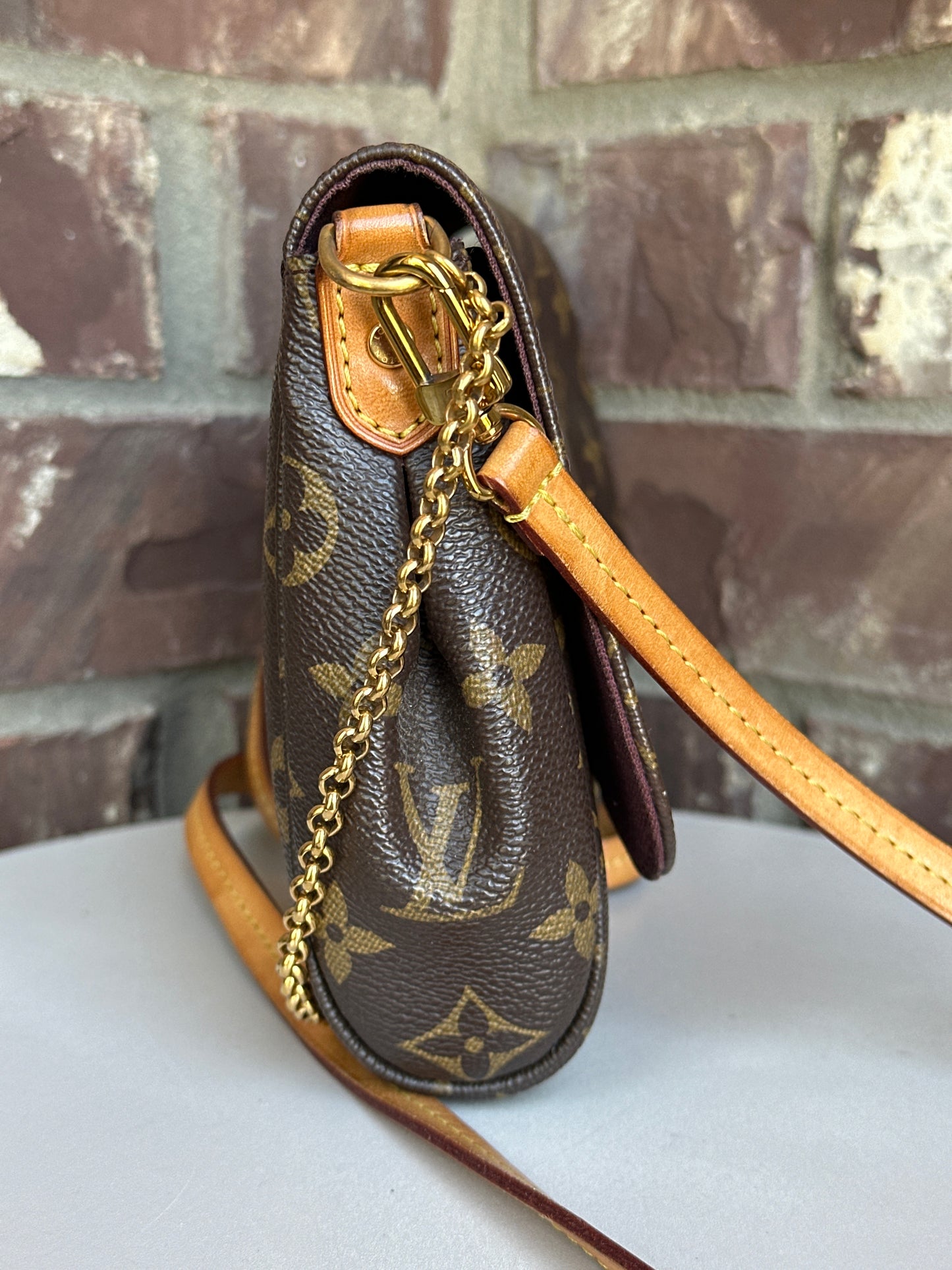 Louis Vuitton Favorite Handbag Monogram Canvas MM 83006