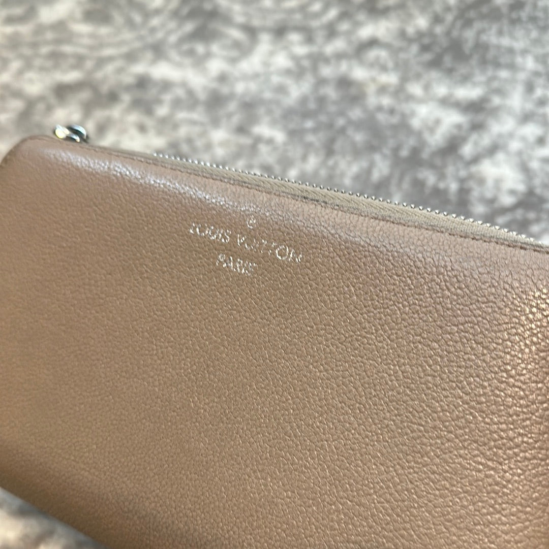 Louis Vuitton Comete Galle Zippy Wallet