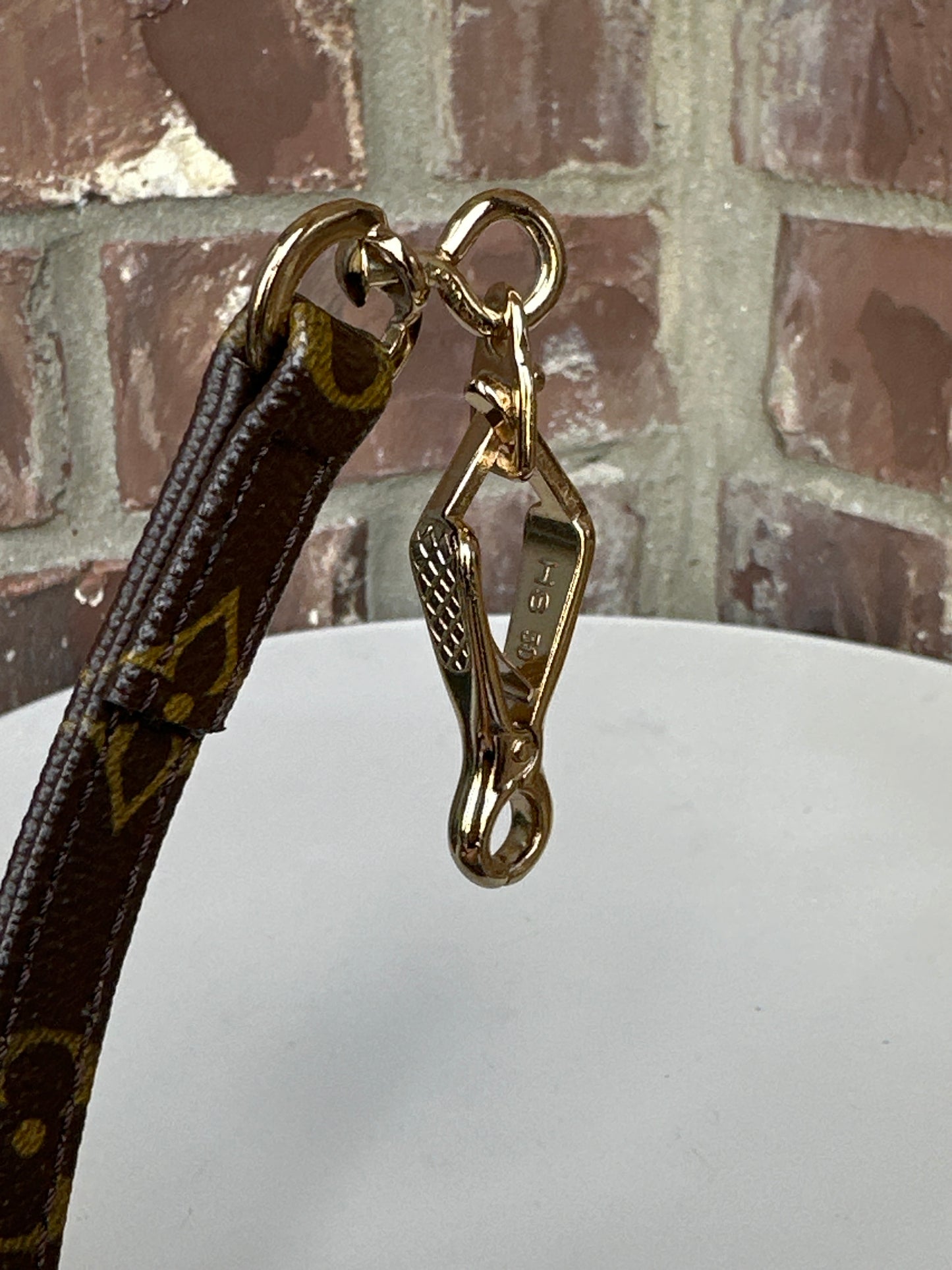 Louis Vuitton Less Baxter MM Monogram Leash 54443