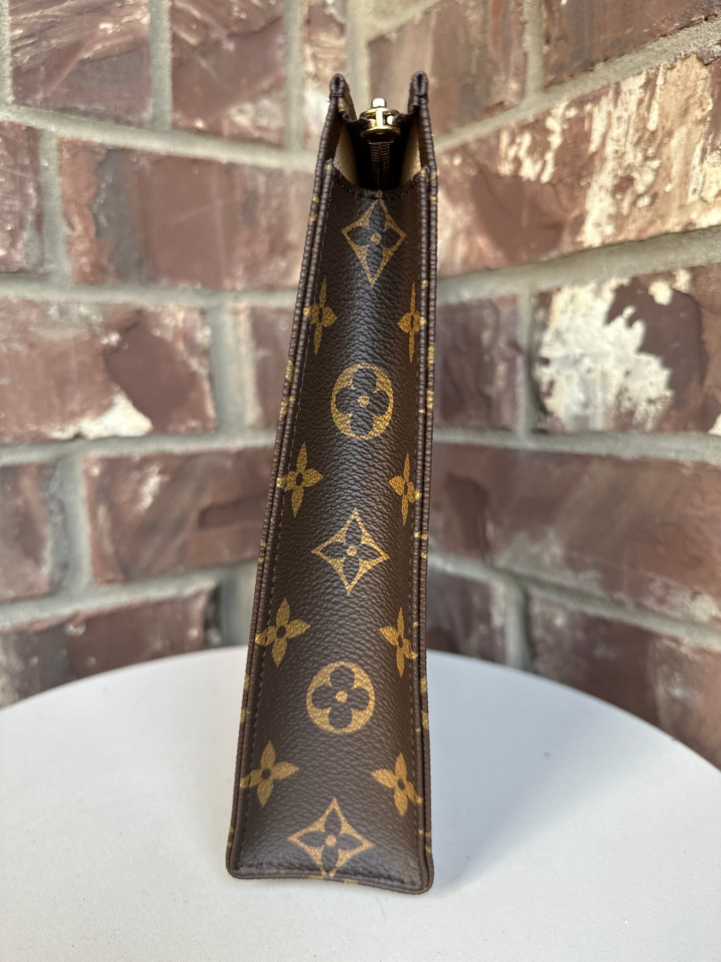 Louis Vuitton Toiletry 26