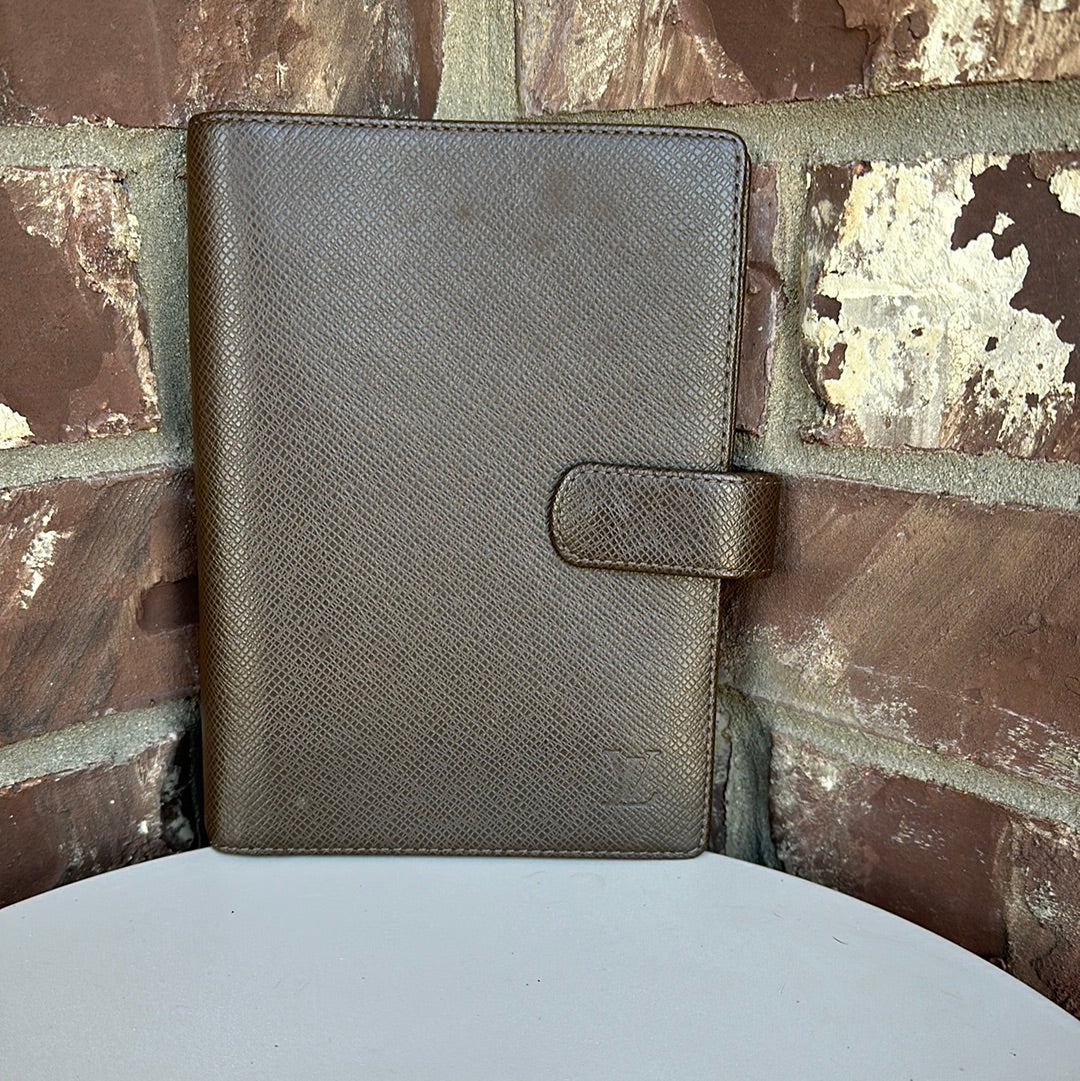 Louis Vuitton Agenda Taiga Leather MM