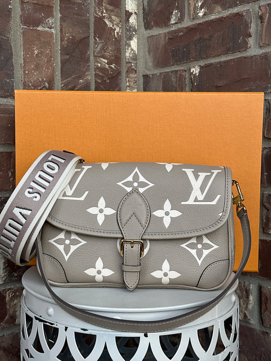 Louis Vuitton Diane Bicolor Monogram Empreinte Giant NM 54121