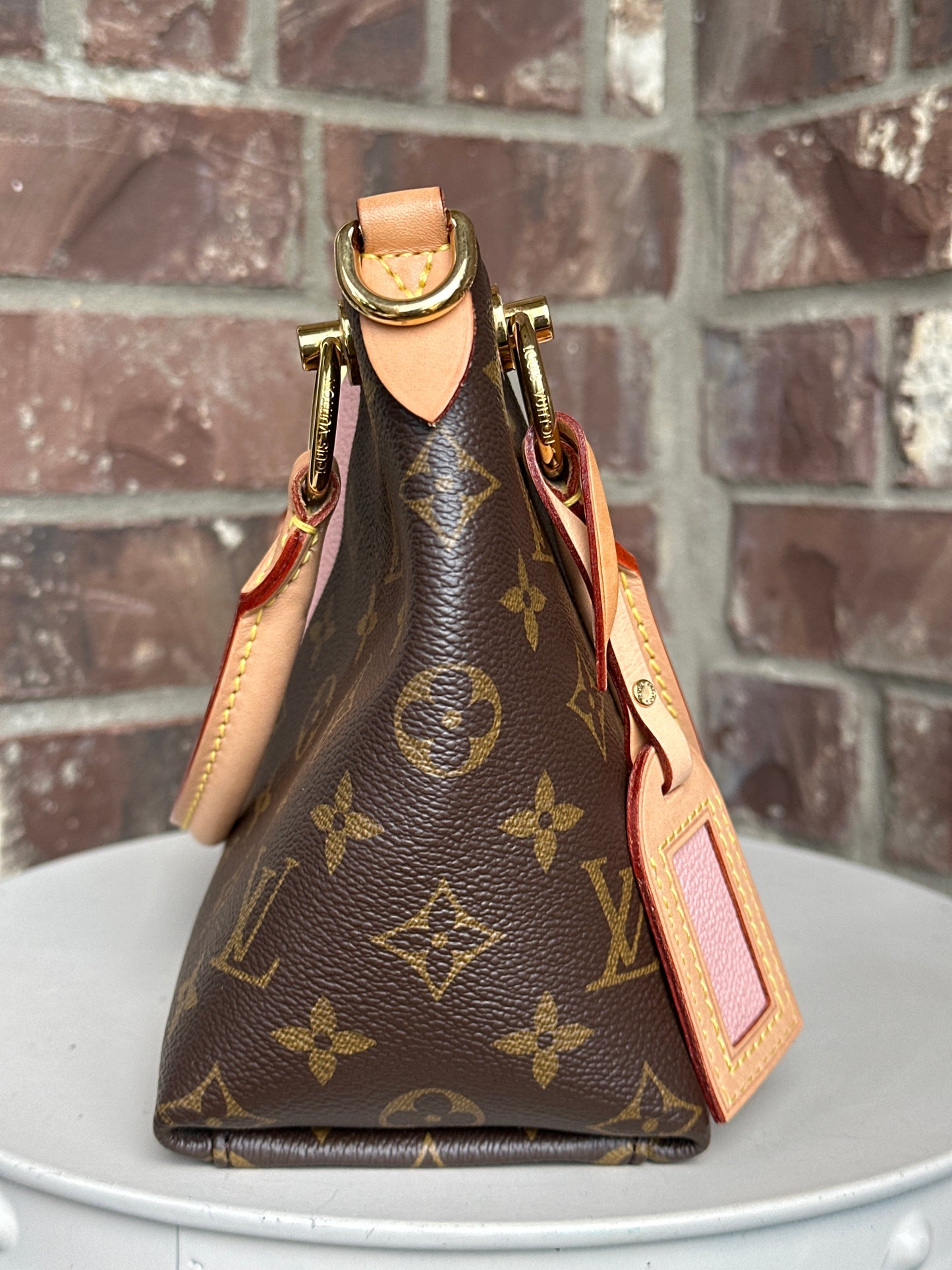 Louis Vuitton V Tote Monogram Canvas/Leather BB 709354233