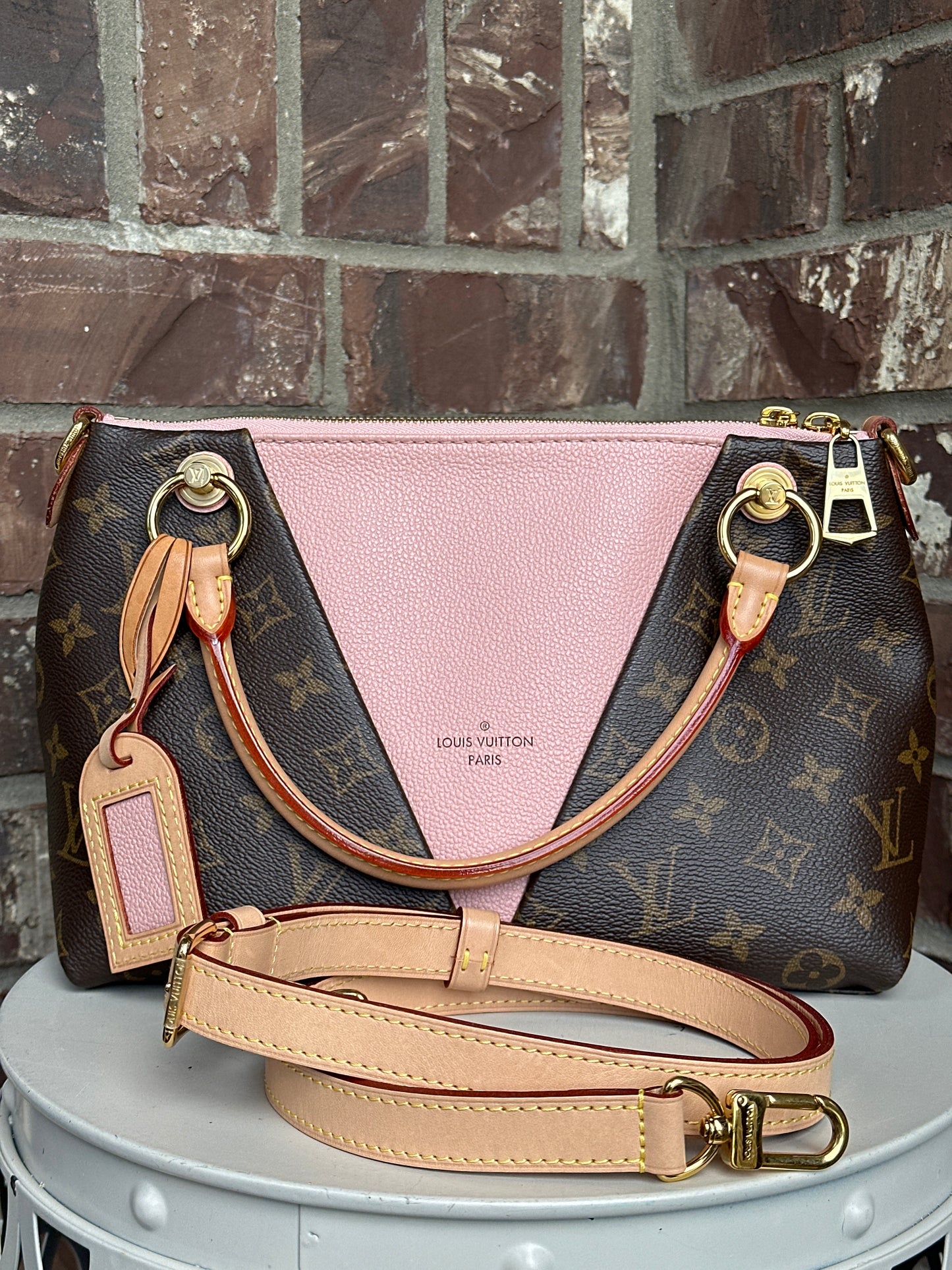 Louis Vuitton V Tote Monogram Canvas/Leather BB 709354233