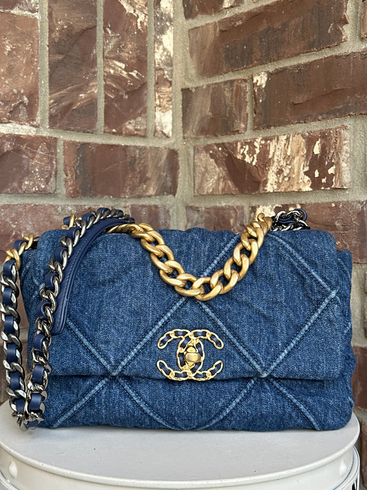 Chanel 19 Flap Bag Quilted Denim Medium 54123