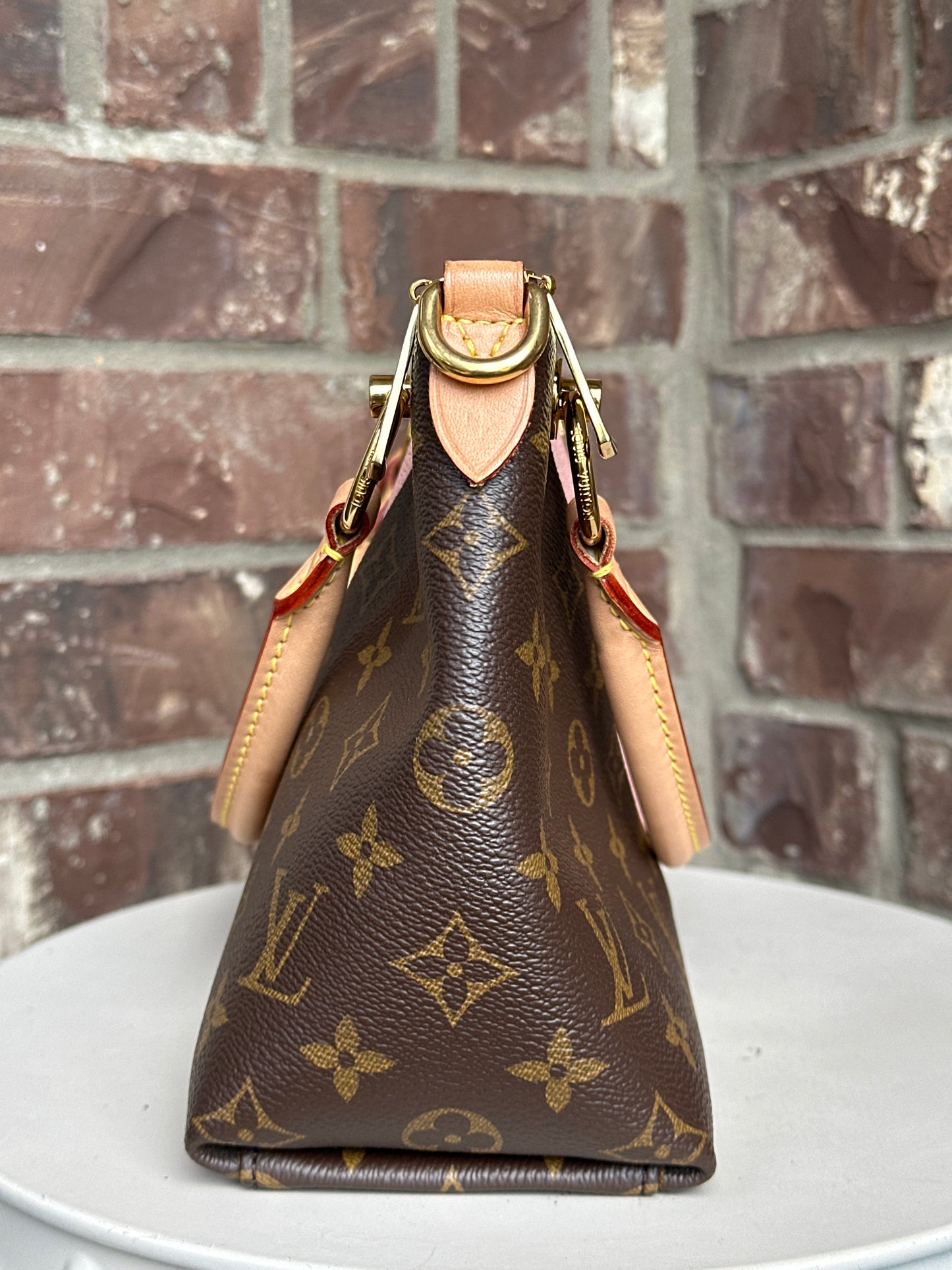 Louis Vuitton V Tote Monogram Canvas/Leather BB 709354233
