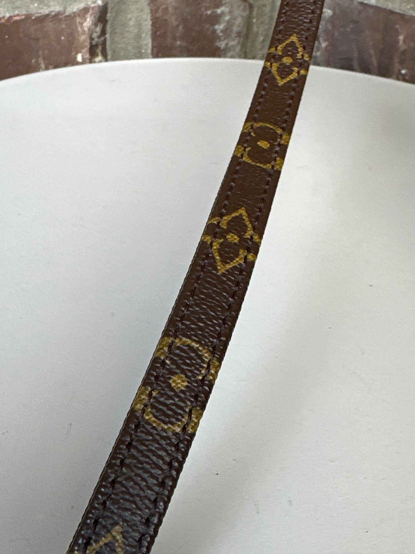 Louis Vuitton Less Baxter MM Monogram Leash 54443