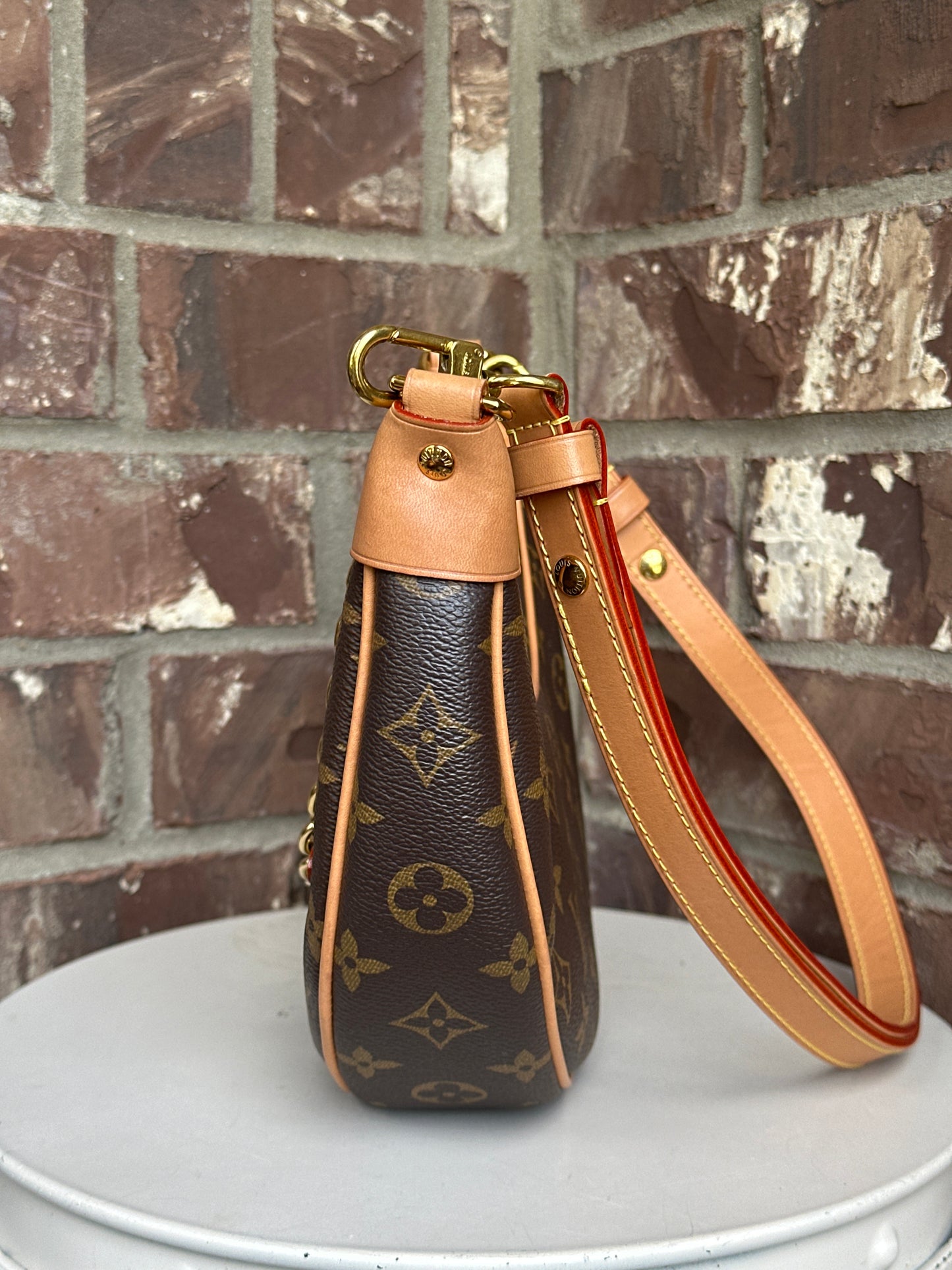 Louis Vuitton Loop Handbag Monogram Canvas 76778