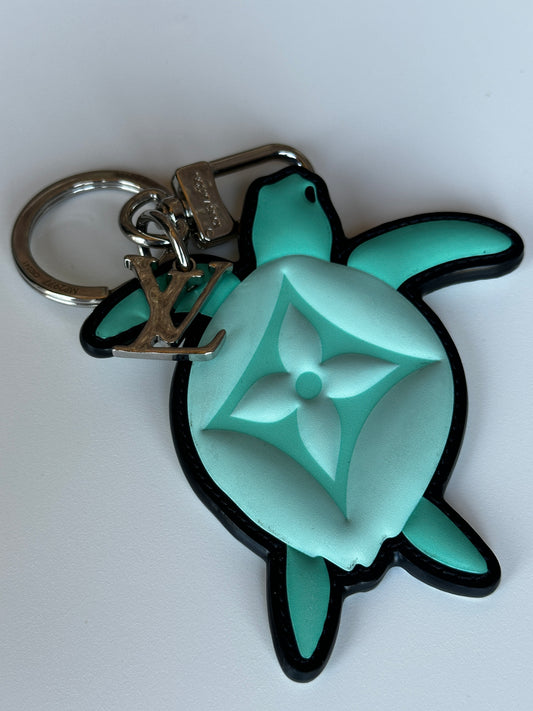 Louis Vuitton Turtle Charm & Key Holder	59781