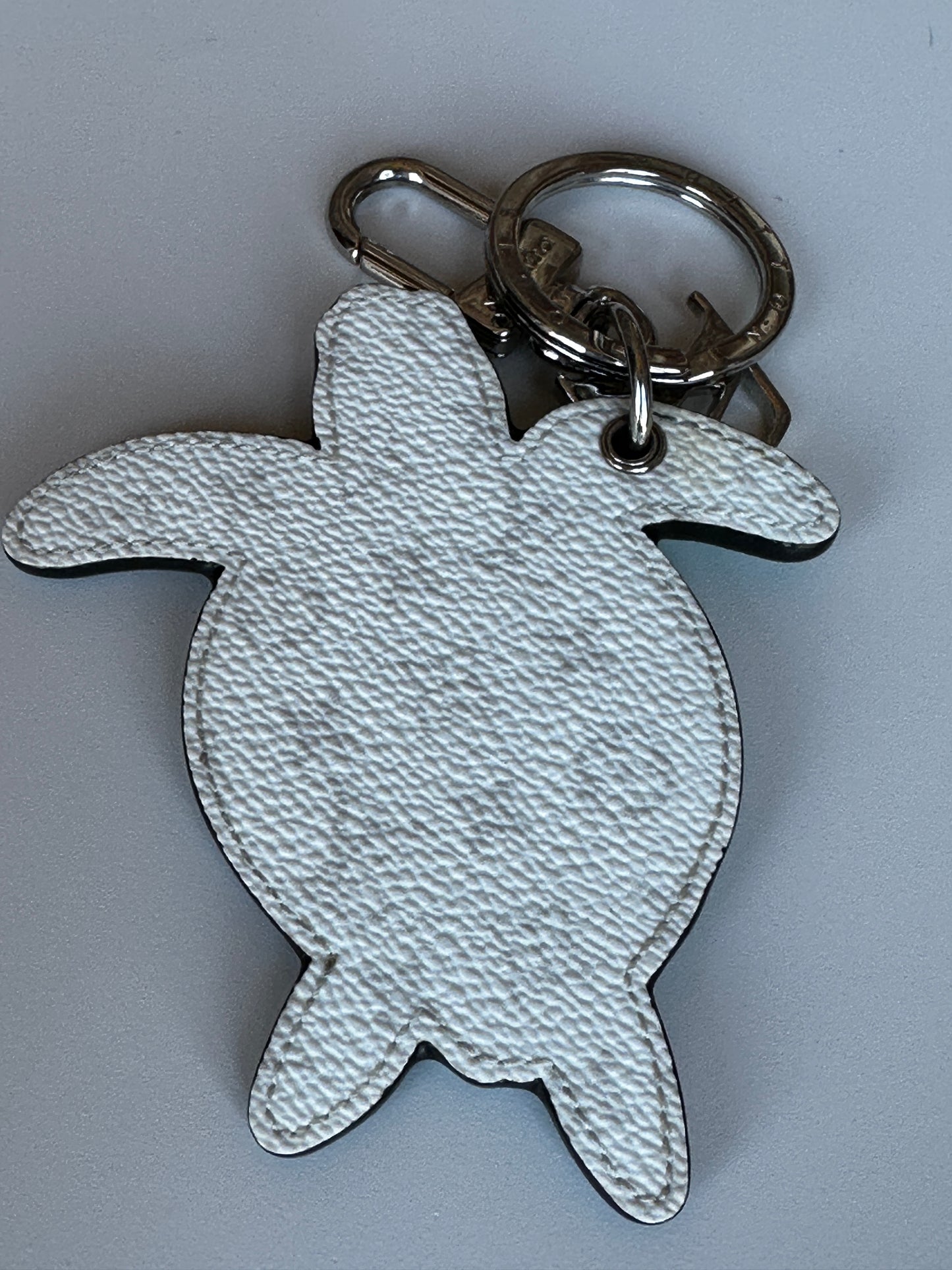 Louis Vuitton Turtle Charm & Key Holder	59781