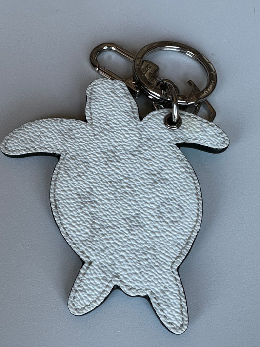 Louis Vuitton Turtle Charm & Key Holder	59781