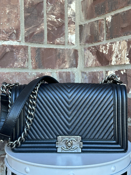 Chanel Boy Flap Bag Chevron Lambskin Old Medium 67004
