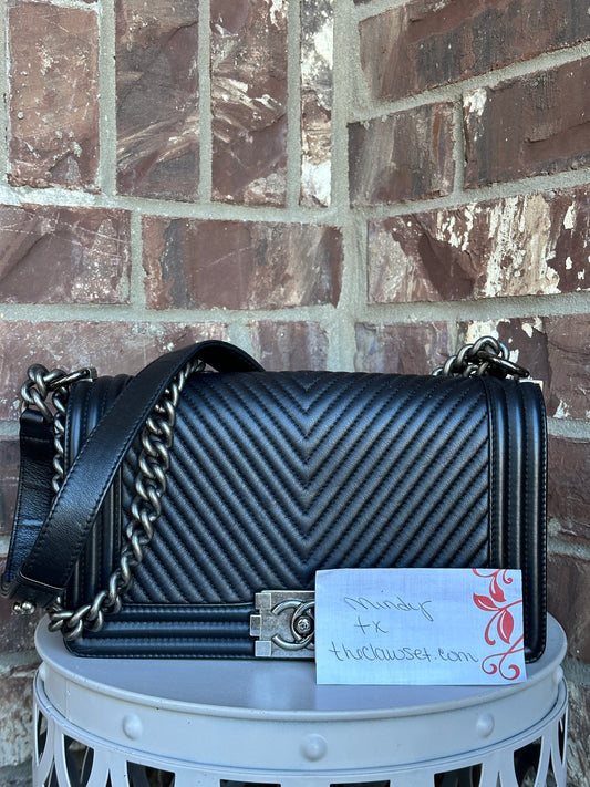 Chanel Boy Flap Bag Chevron Lambskin Old Medium 67004