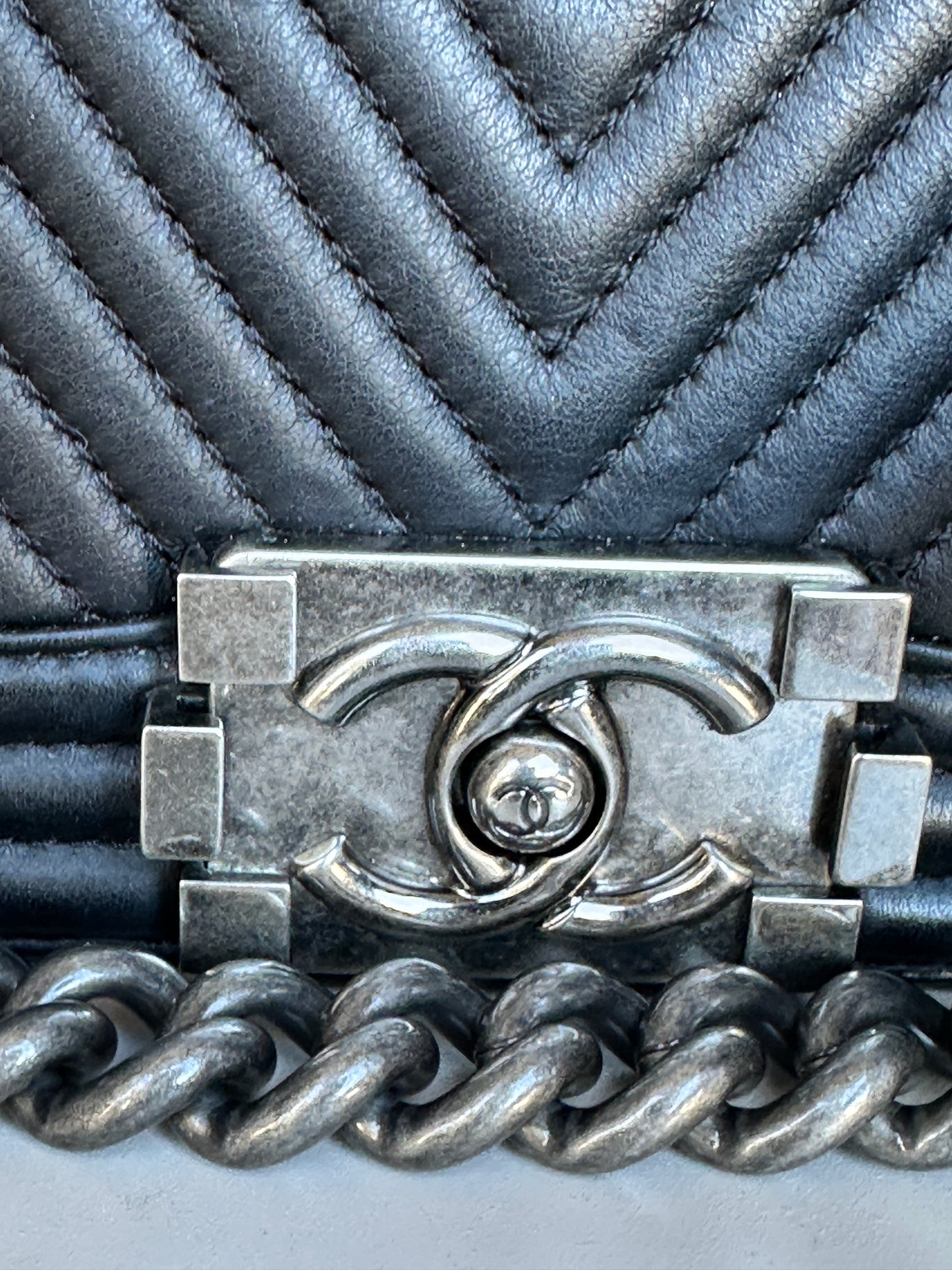 Chanel Boy Flap Bag Chevron Lambskin Old Medium 67004