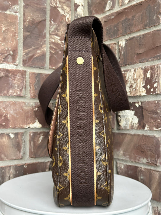 Louis Vuitton Beaubourg Messenger Bag Monogram Canvas MM 89923