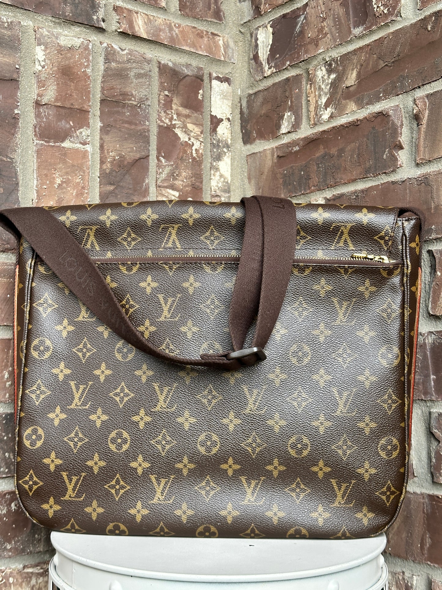 Louis Vuitton Beaubourg Messenger Bag Monogram Canvas MM 89923