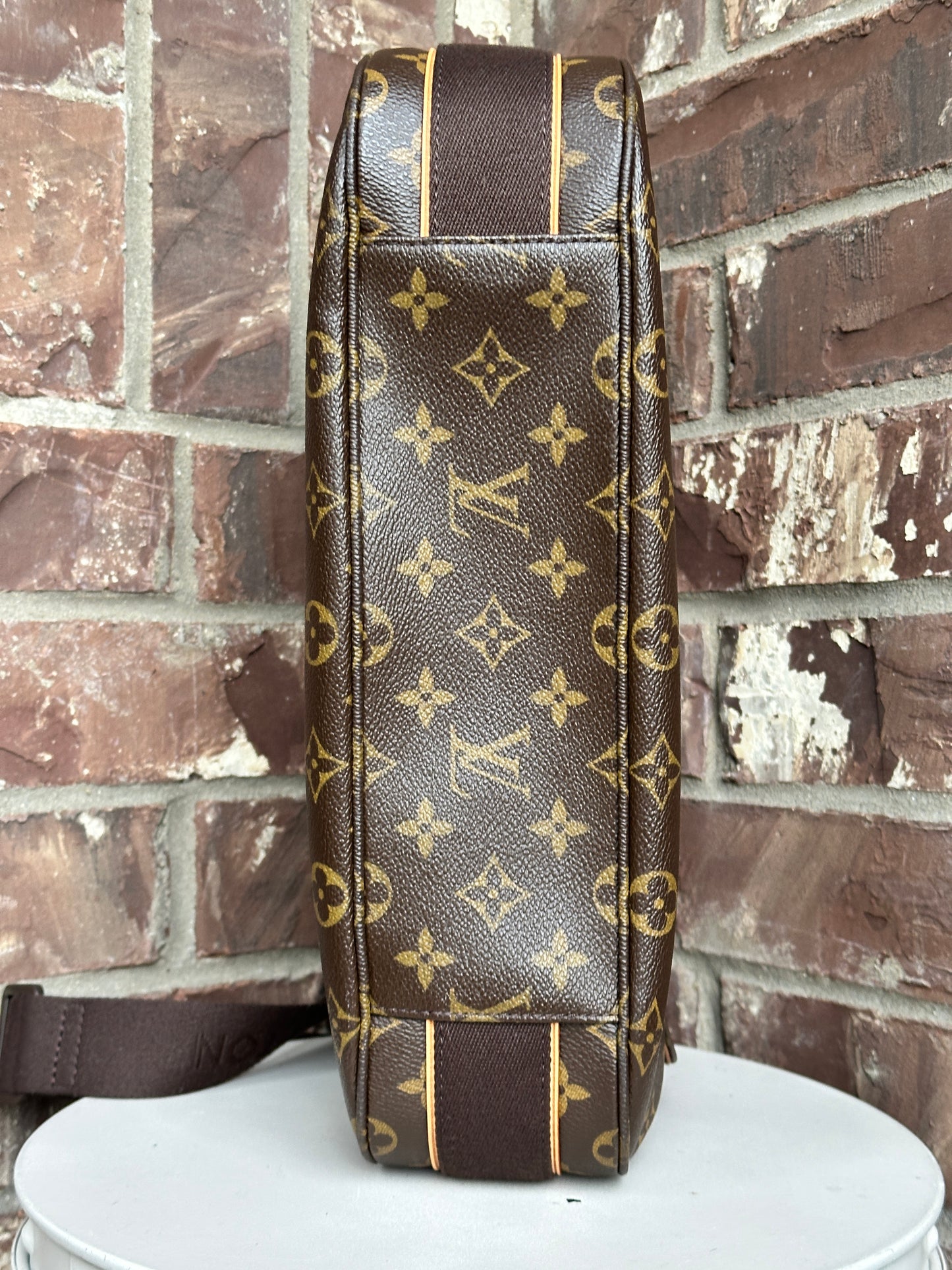 Louis Vuitton Beaubourg Messenger Bag Monogram Canvas MM 89923