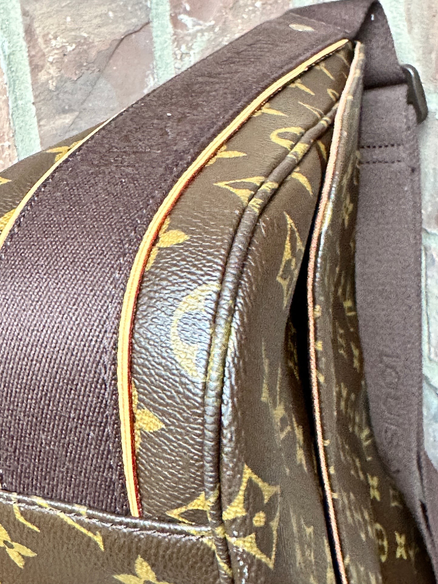 Louis Vuitton Beaubourg Messenger Bag Monogram Canvas MM 89923