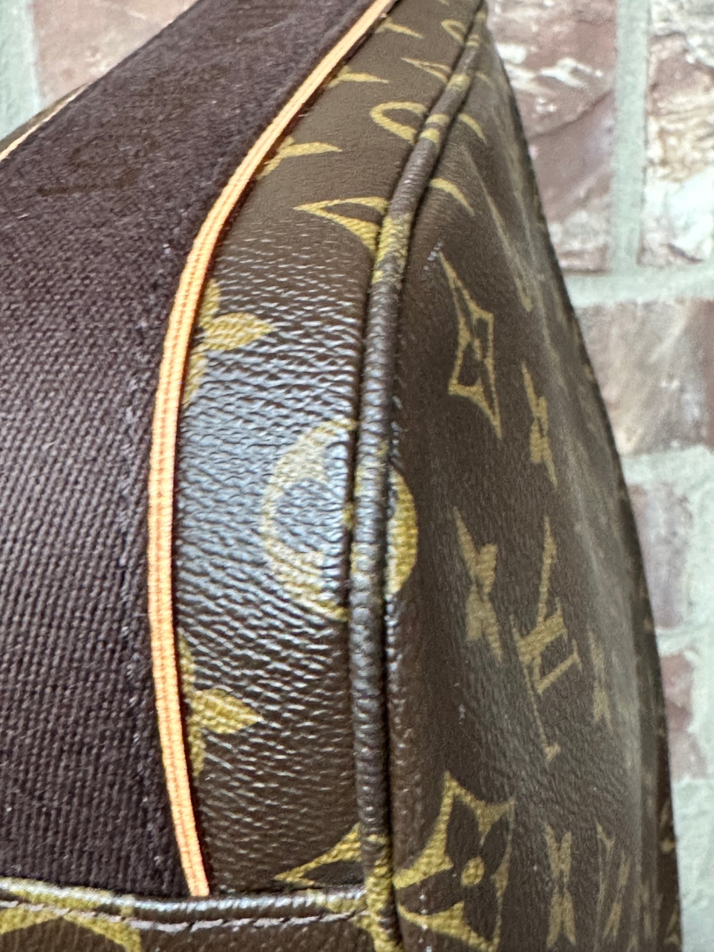 Louis Vuitton Beaubourg Messenger Bag Monogram Canvas MM 89923