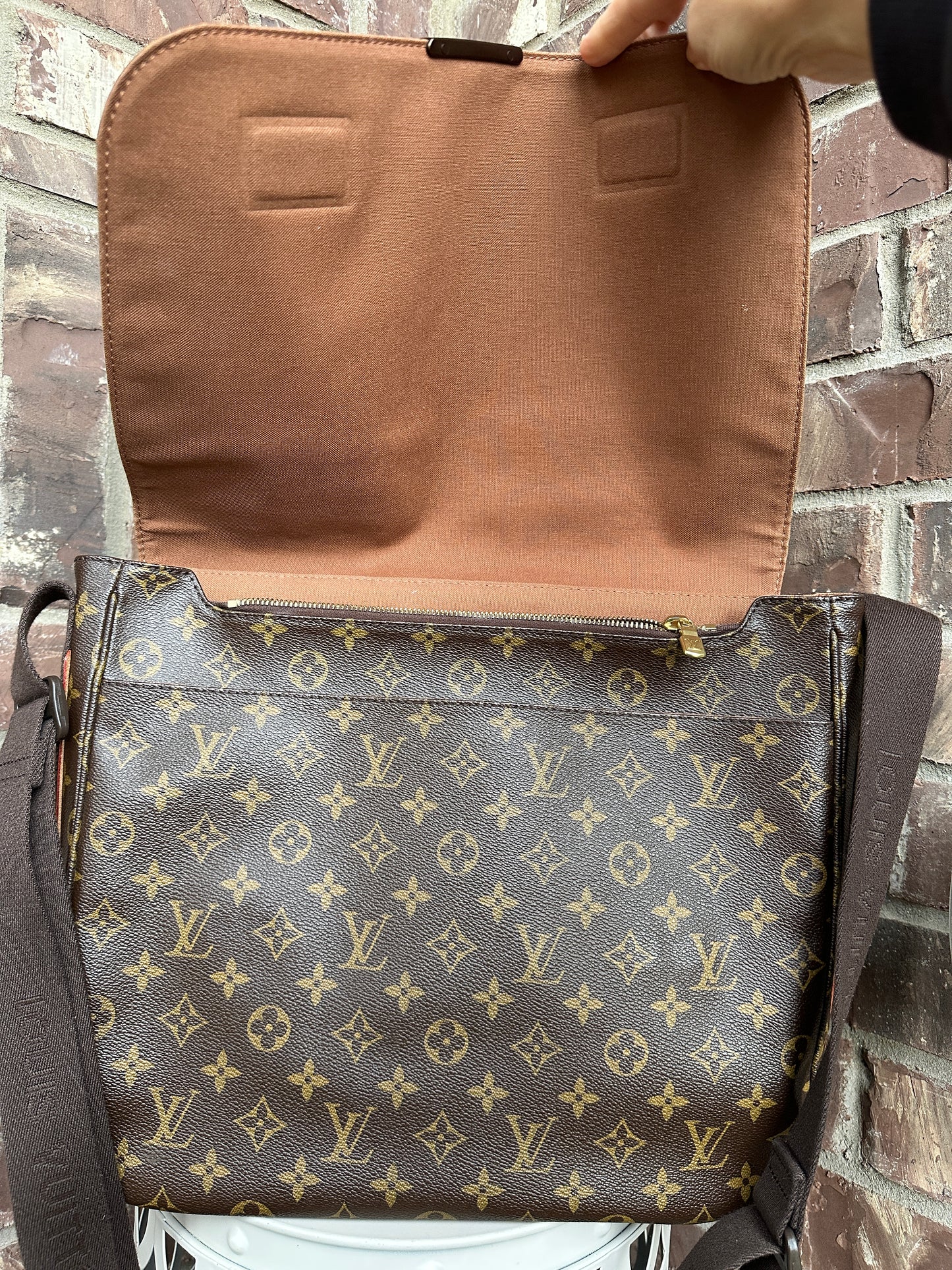 Louis Vuitton Beaubourg Messenger Bag Monogram Canvas MM 89923