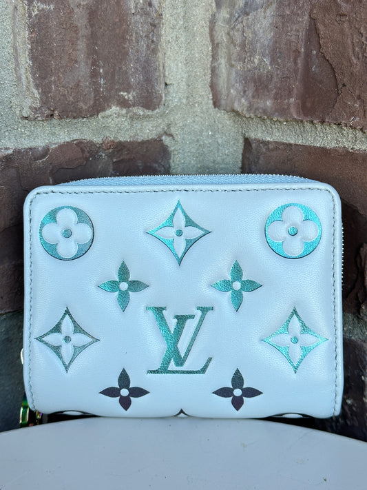 Louis Vuitton Coussin Lou Wallet LV Ski Monogram Embossed Lambskin 89645