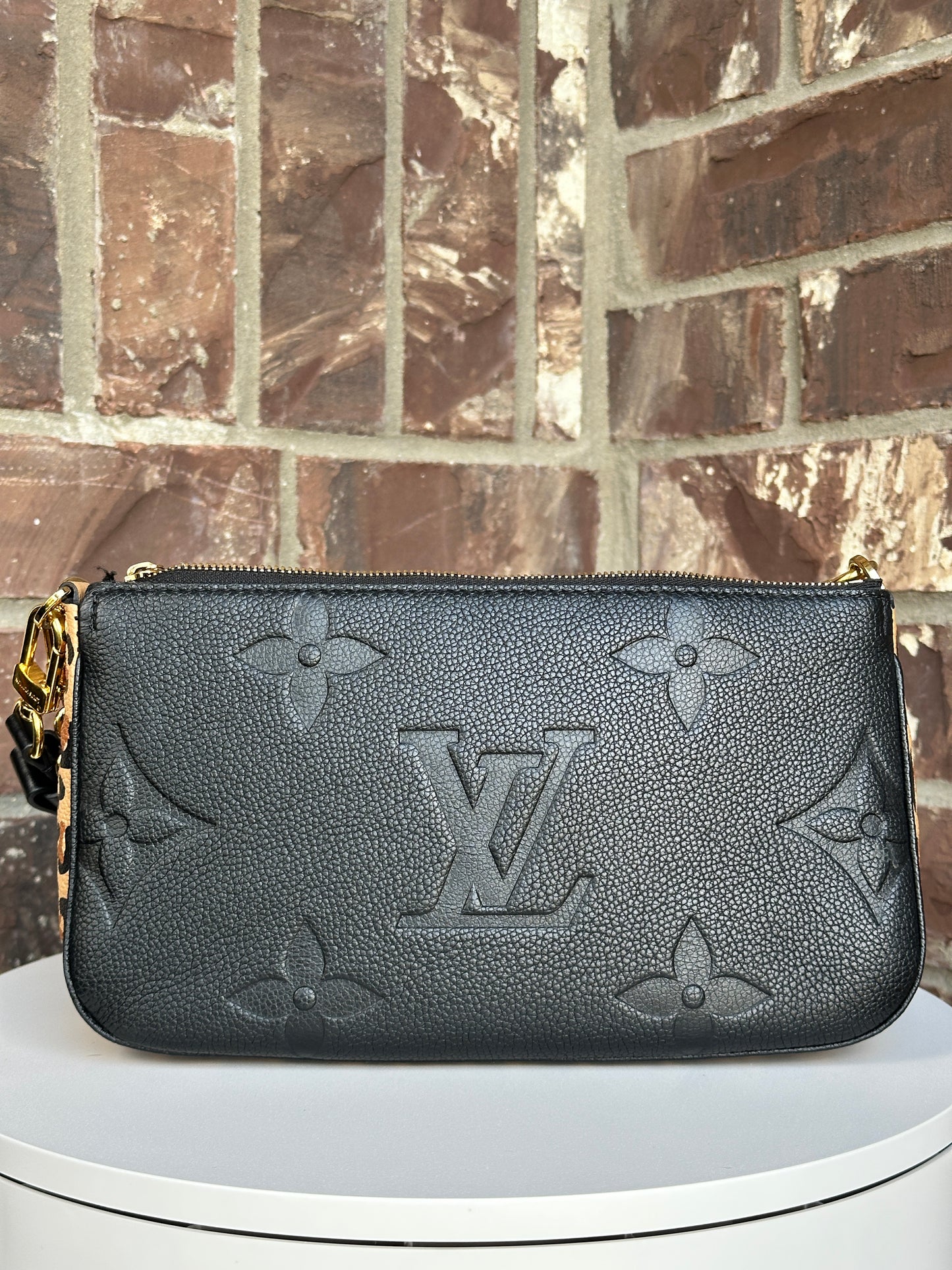 Louis Vuitton Multi Pochette Accessoires Wild at Heart Monogram Empreinte Giant	61134
