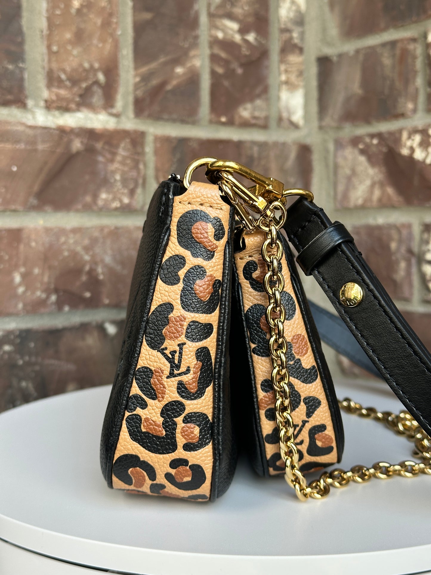 Louis Vuitton Multi Pochette Accessoires Wild at Heart Monogram Empreinte Giant	61134