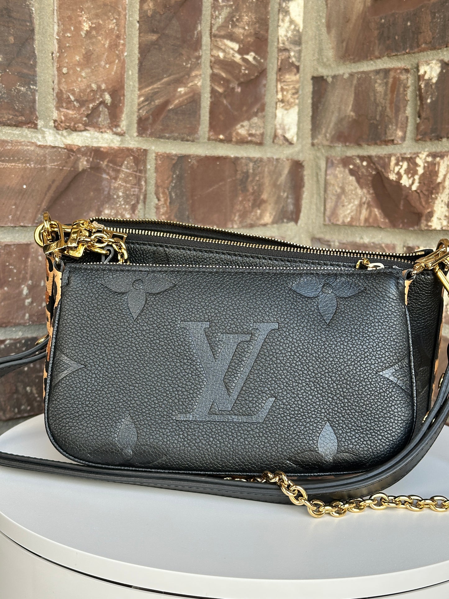 Louis Vuitton Multi Pochette Accessoires Wild at Heart Monogram Empreinte Giant	61134