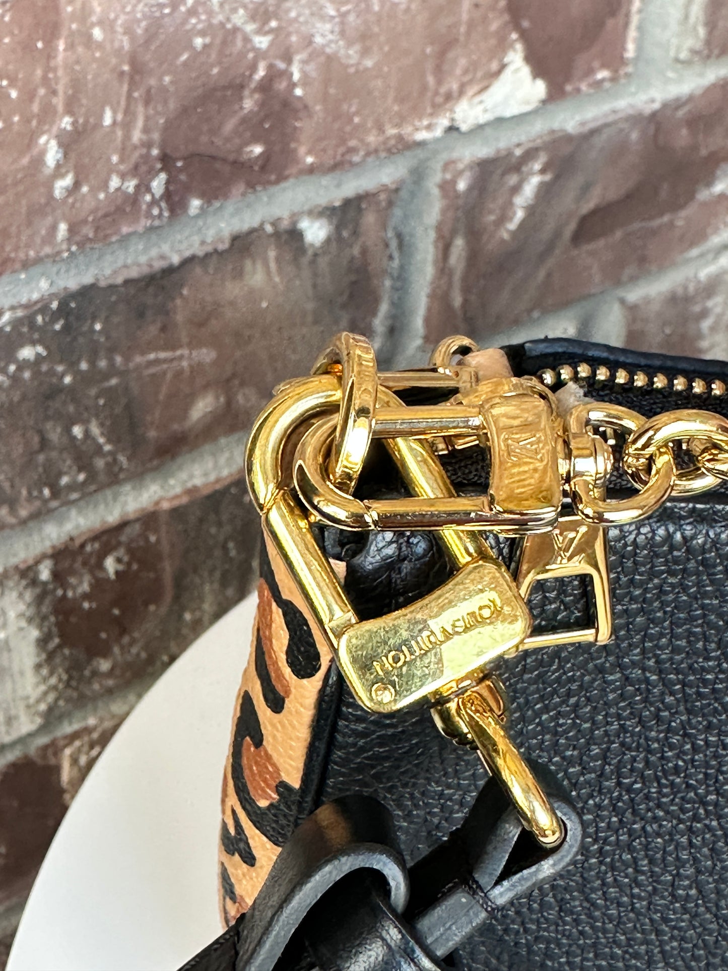 Louis Vuitton Multi Pochette Accessoires Wild at Heart Monogram Empreinte Giant	61134