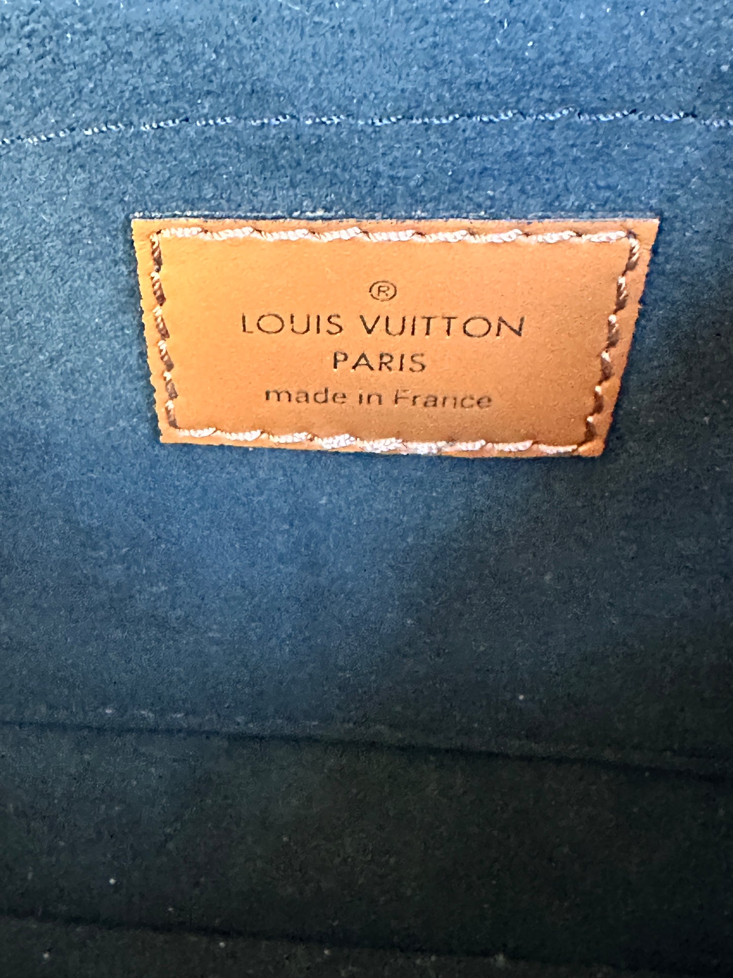 Louis Vuitton Multi Pochette Accessoires Wild at Heart Monogram Empreinte Giant	61134