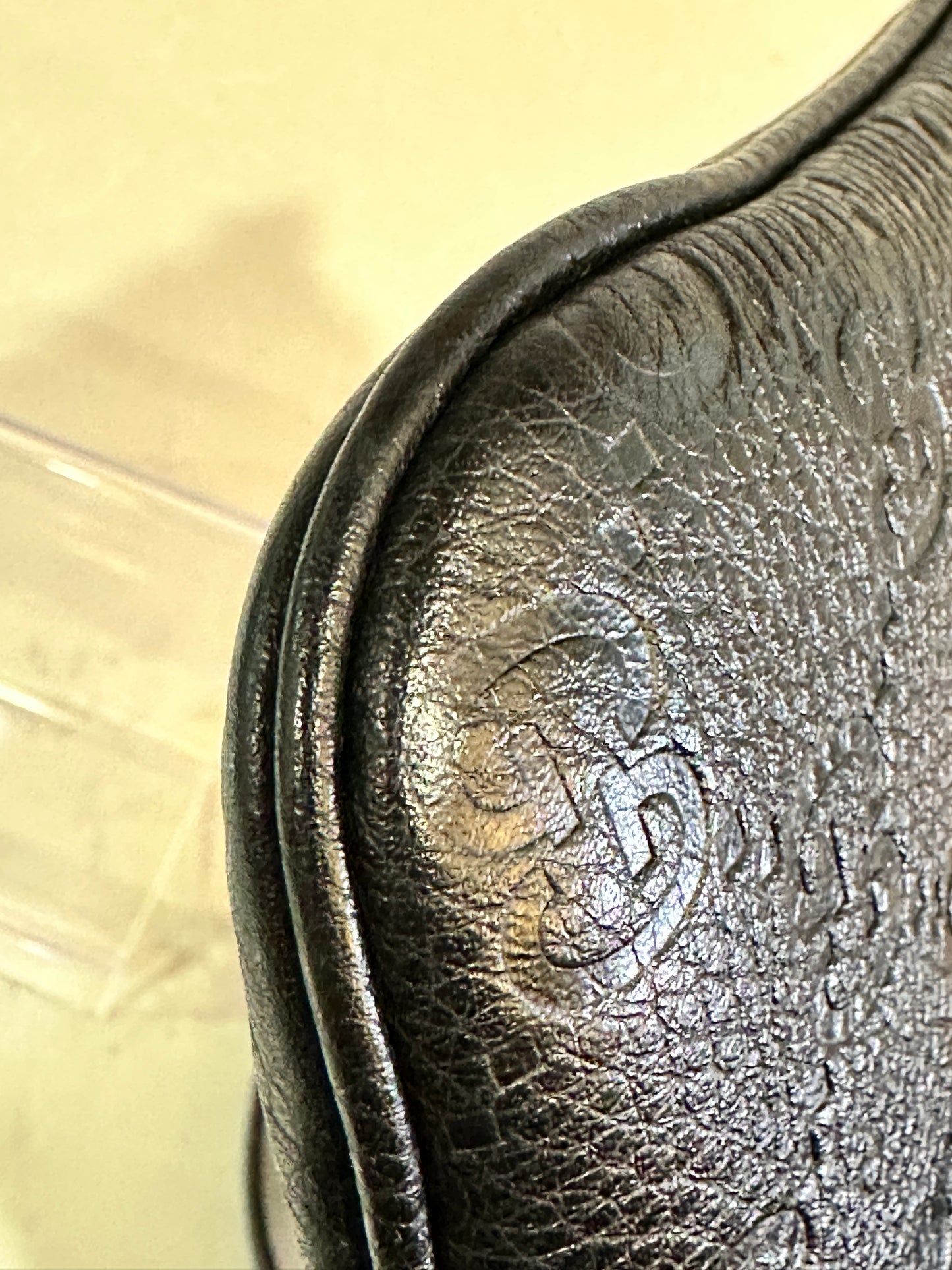 Gucci Emblem Chain Shoulder Bag Guccissima Leather Medium	61114