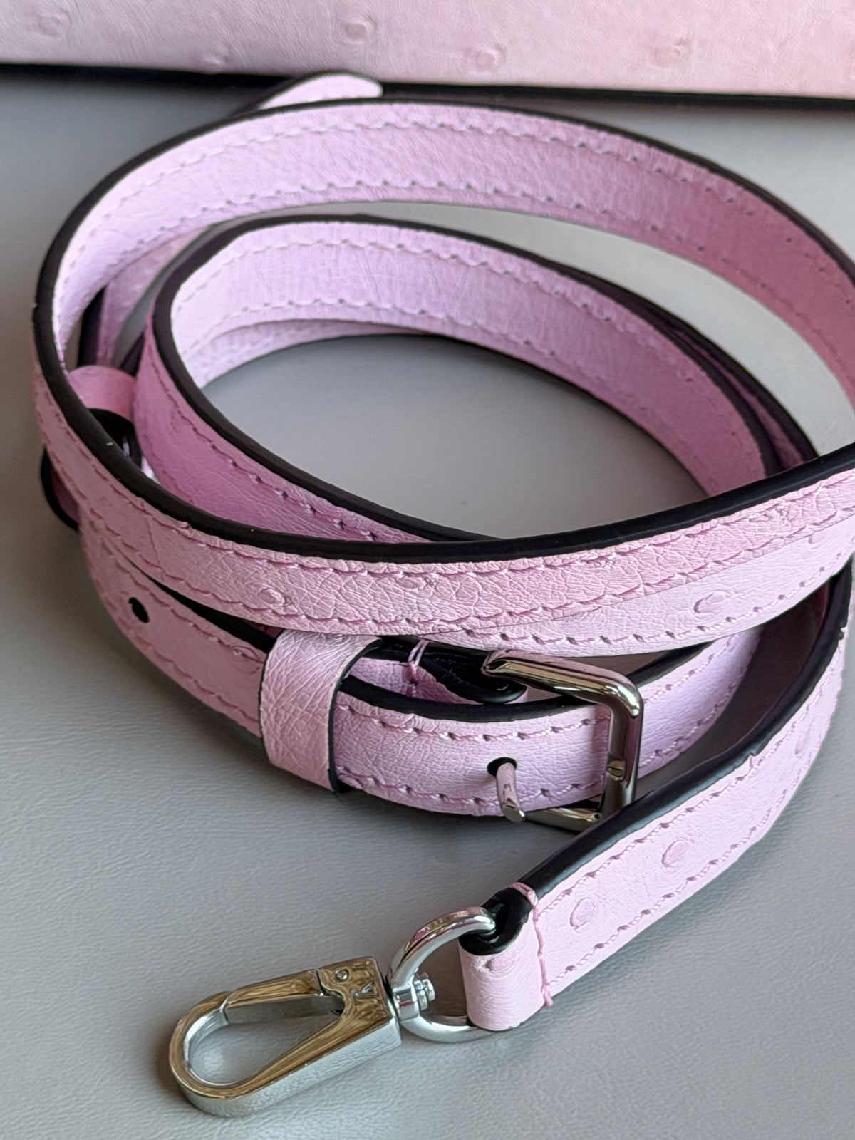 Louis Vuitton Capucines Bag Ostrich Mini	Pink 45629