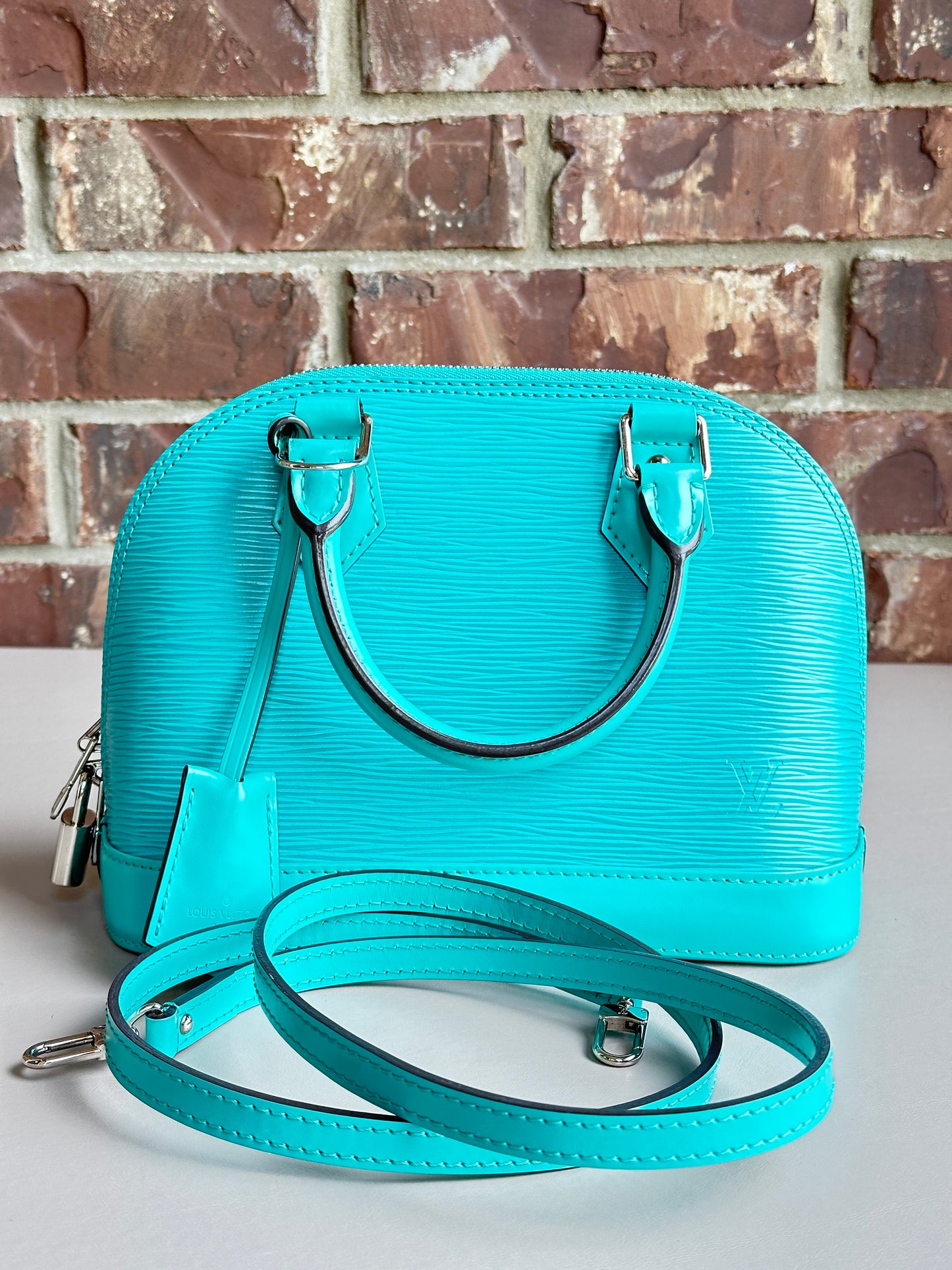 Louis Vuitton Alma Handbag Epi Leather BB 47927