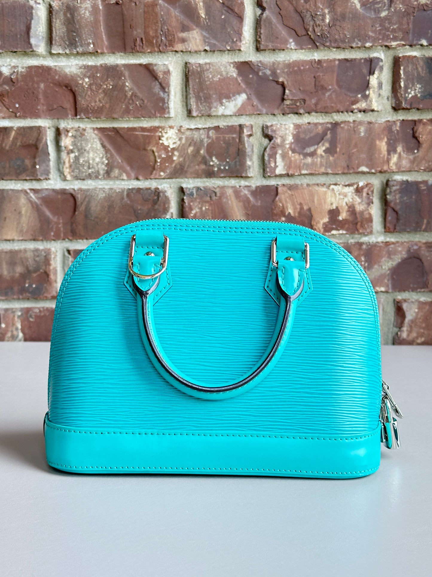 Louis Vuitton Alma Handbag Epi Leather BB 47927