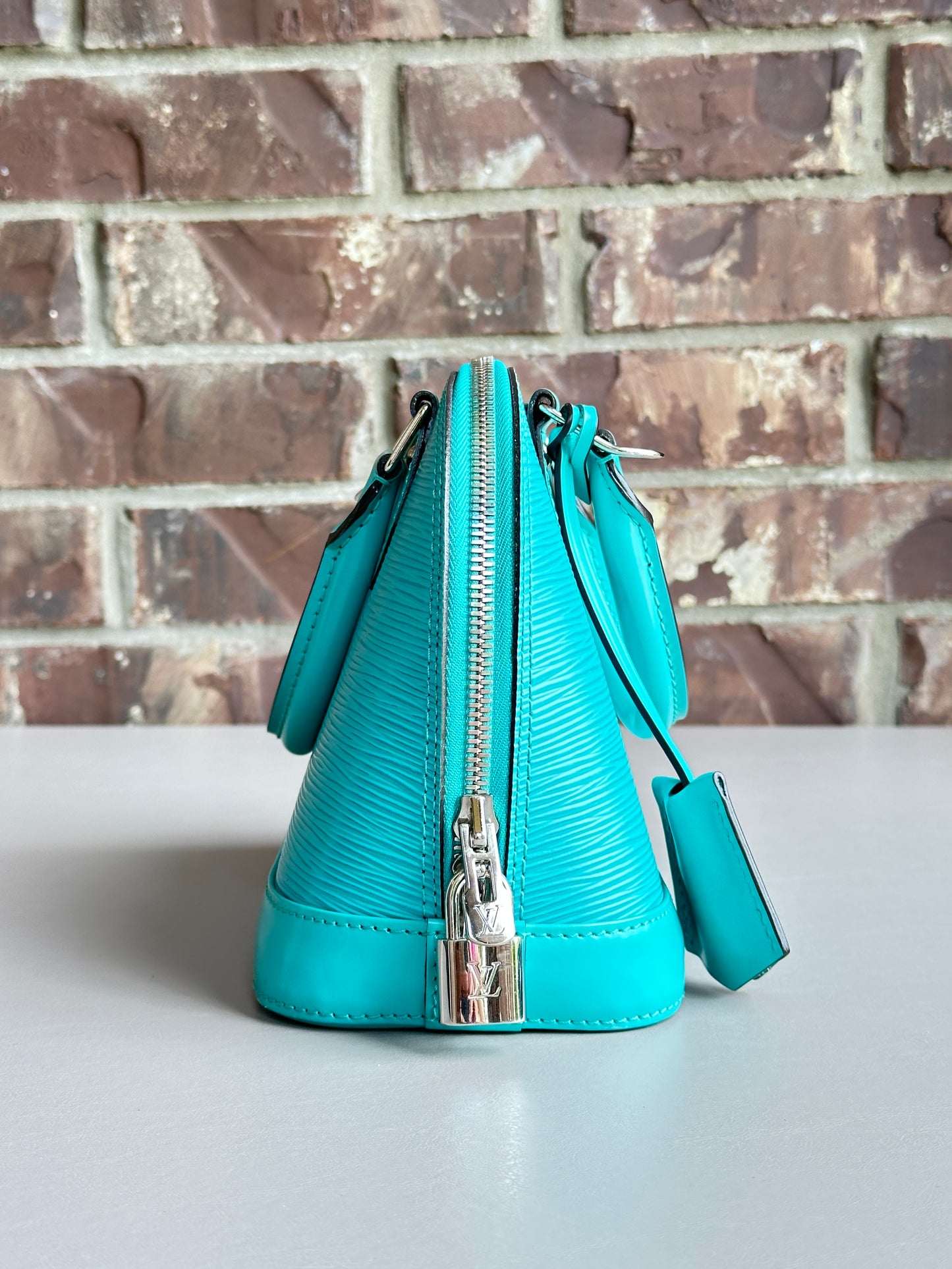 Louis Vuitton Alma Handbag Epi Leather BB 47927