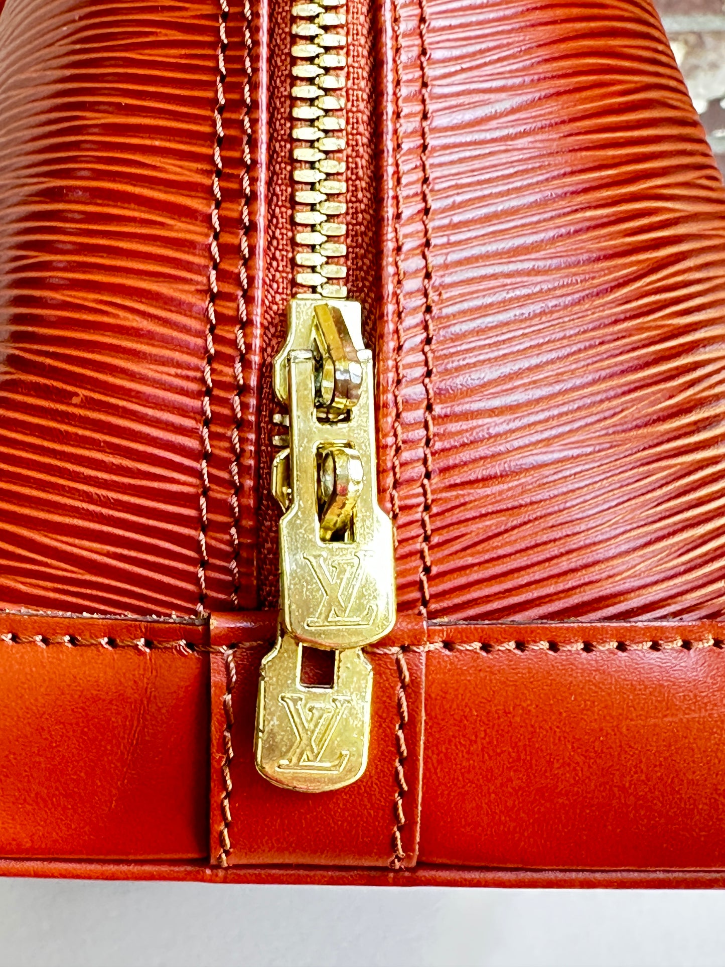 Louis Vuitton Vintage Alma Handbag Epi Leather PM Kenyan Fawn 87324