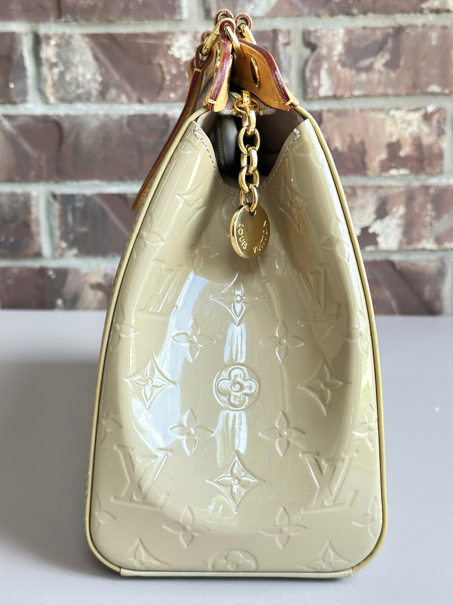 Louis Vuitton Brea Handbag Monogram Vernis MM 83274