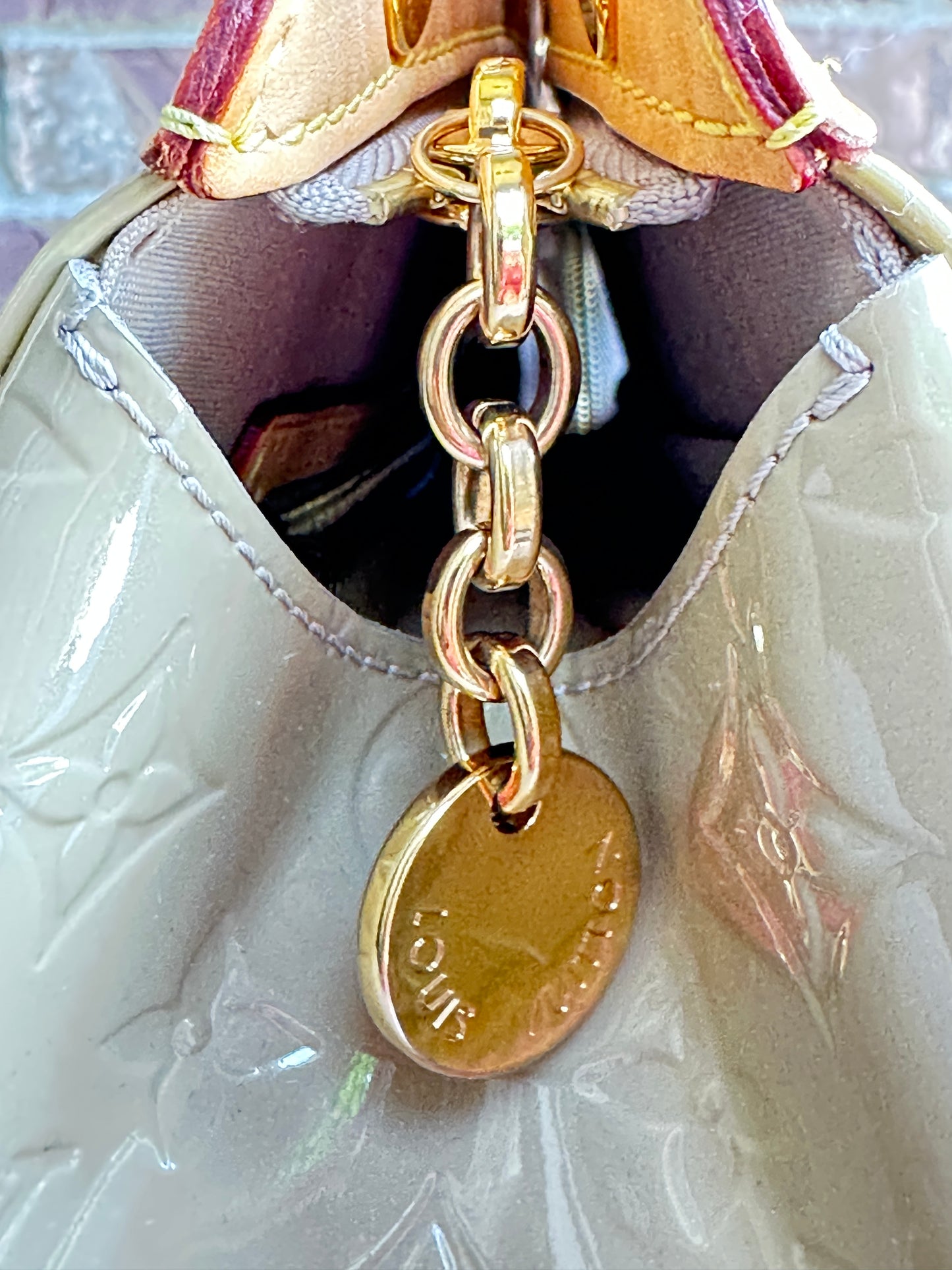 Louis Vuitton Brea Handbag Monogram Vernis MM 83274