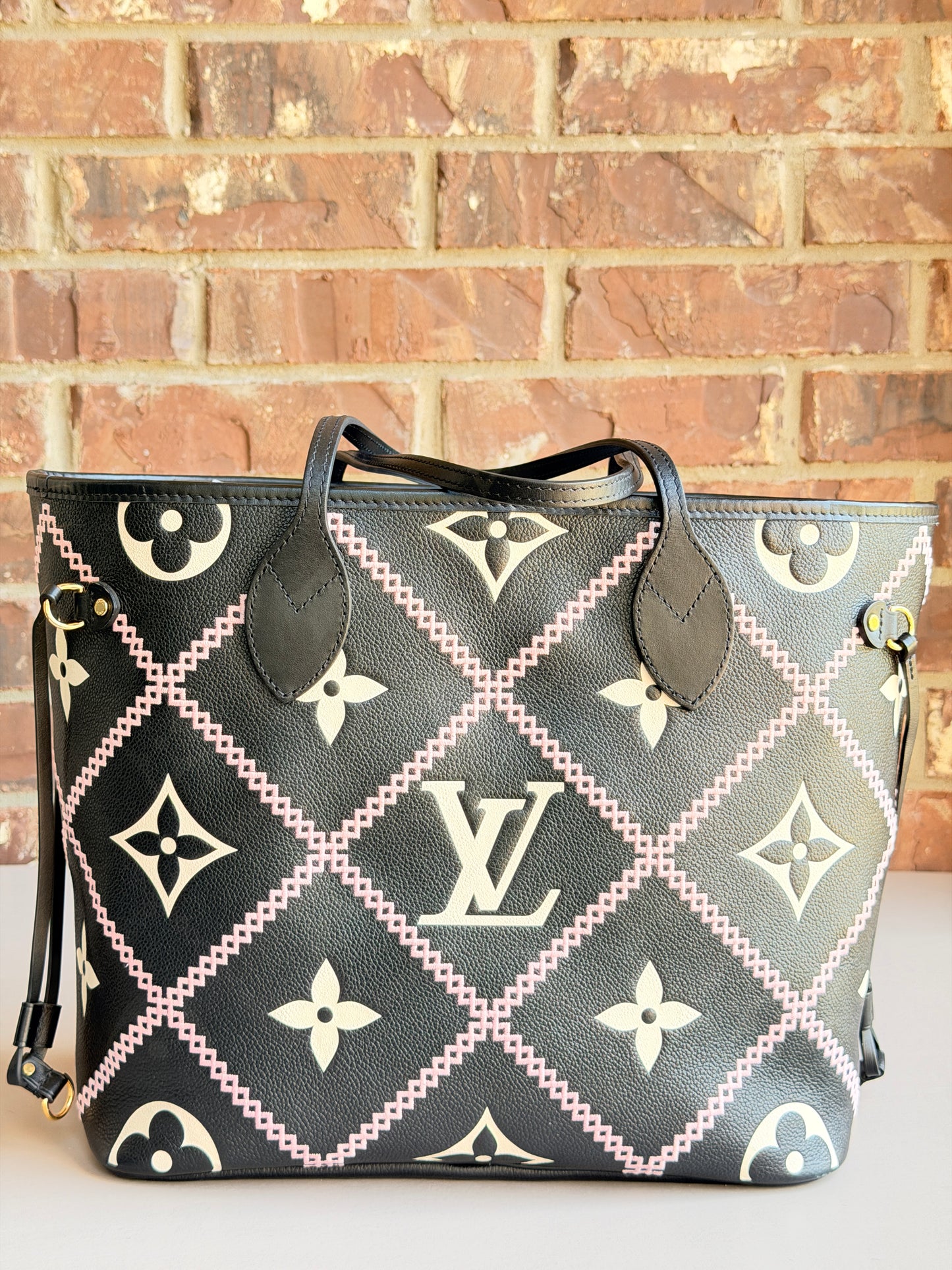 Louis Vuitton Neverfull MM Monogram Empreint Giant Broderies	54986