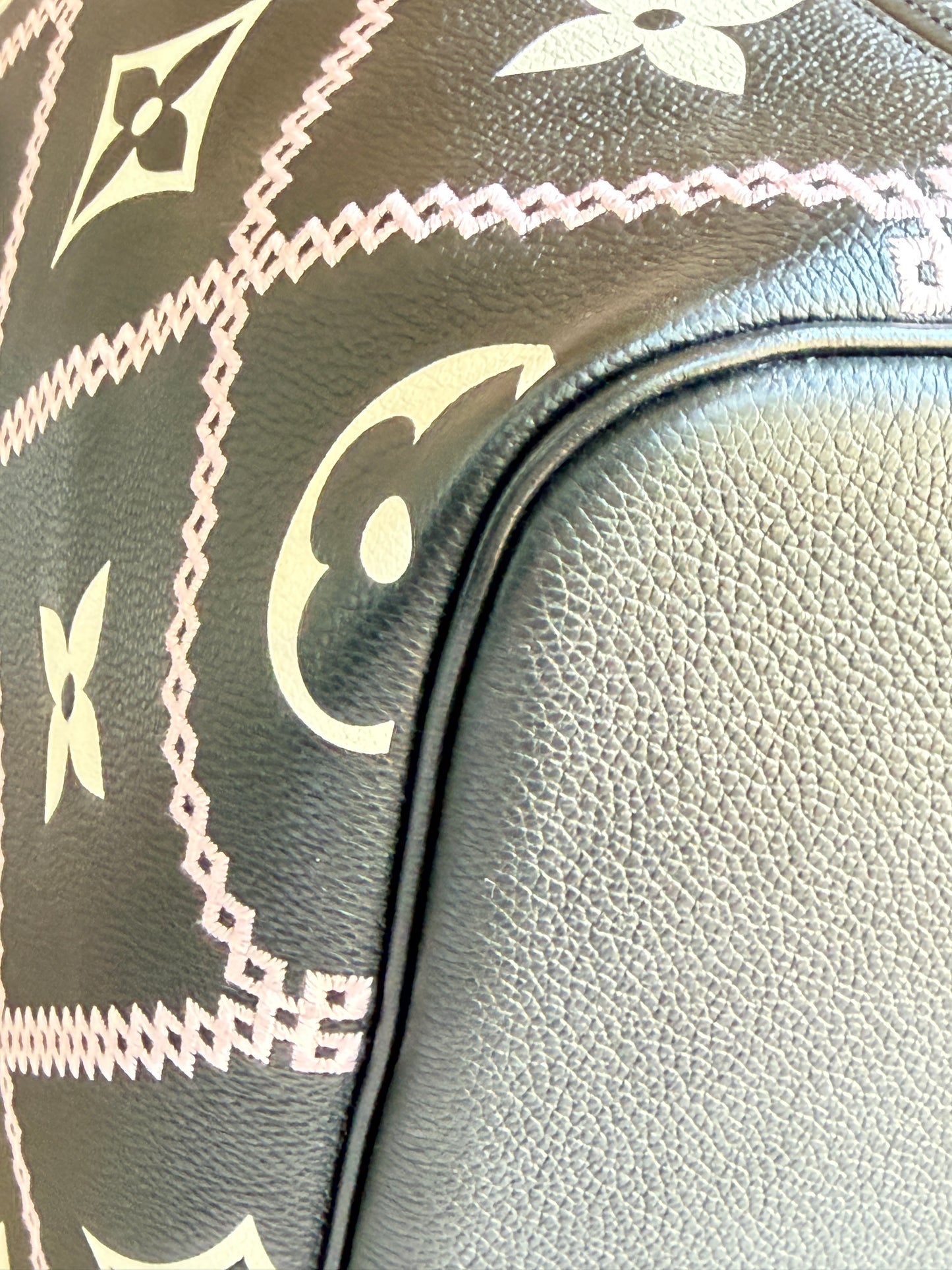 Louis Vuitton Neverfull MM Monogram Empreint Giant Broderies	54986