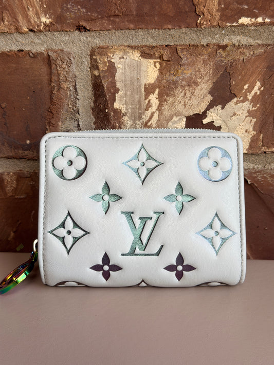 Louis Vuitton Coussin Lou Wallet LV Ski Monogram Embossed Lambskin Grey 72953